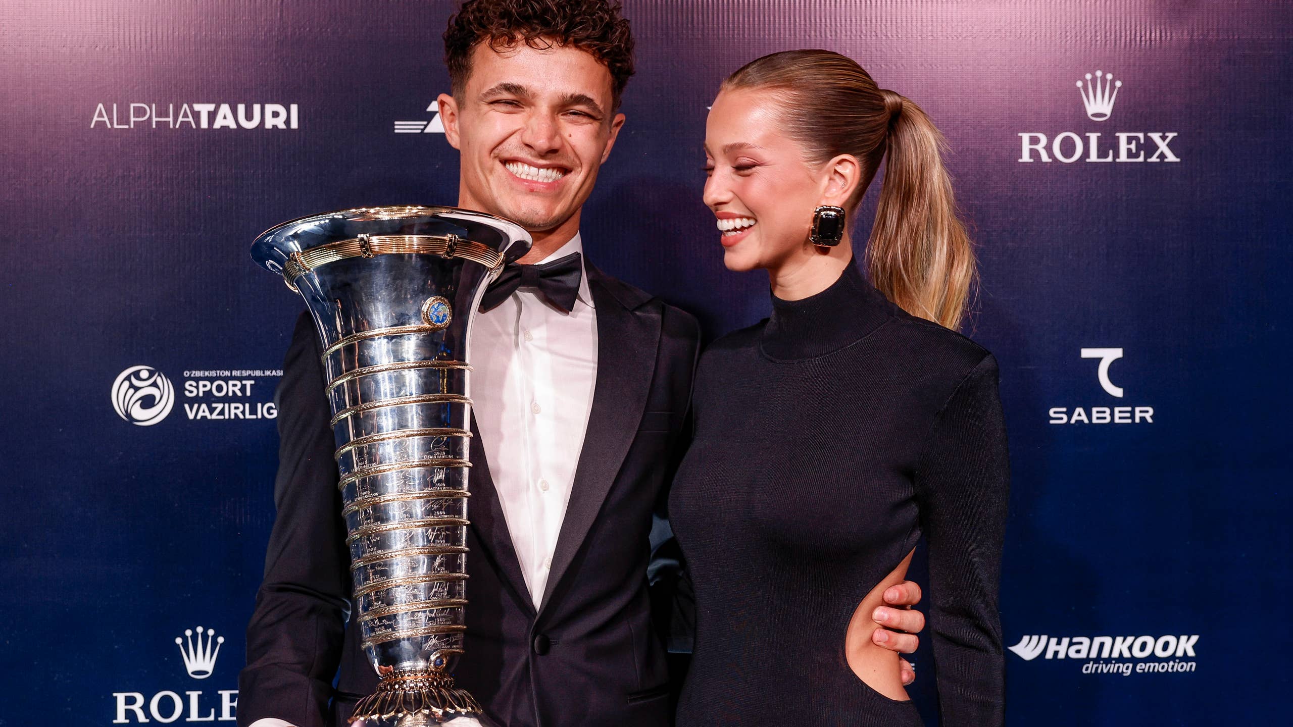 2560x1440 Girlfriend Magui Corceiro's Live Reaction To Lando Norris' F Bomb Caught Attention At FIA Awards