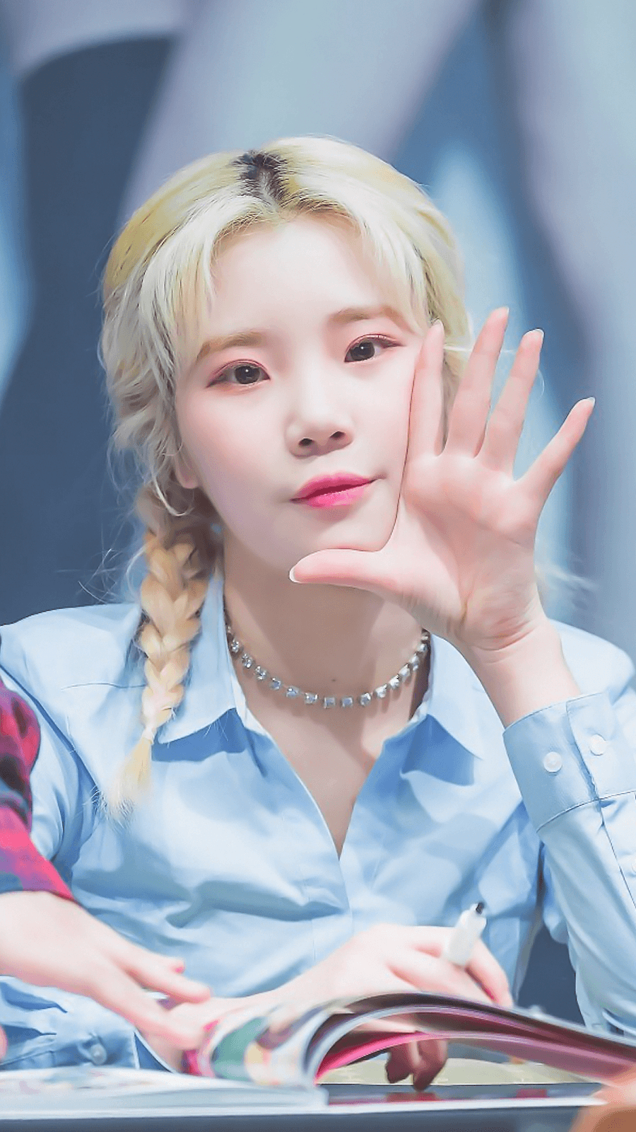 900x1600 JooE MOMOLAND Wallpaper