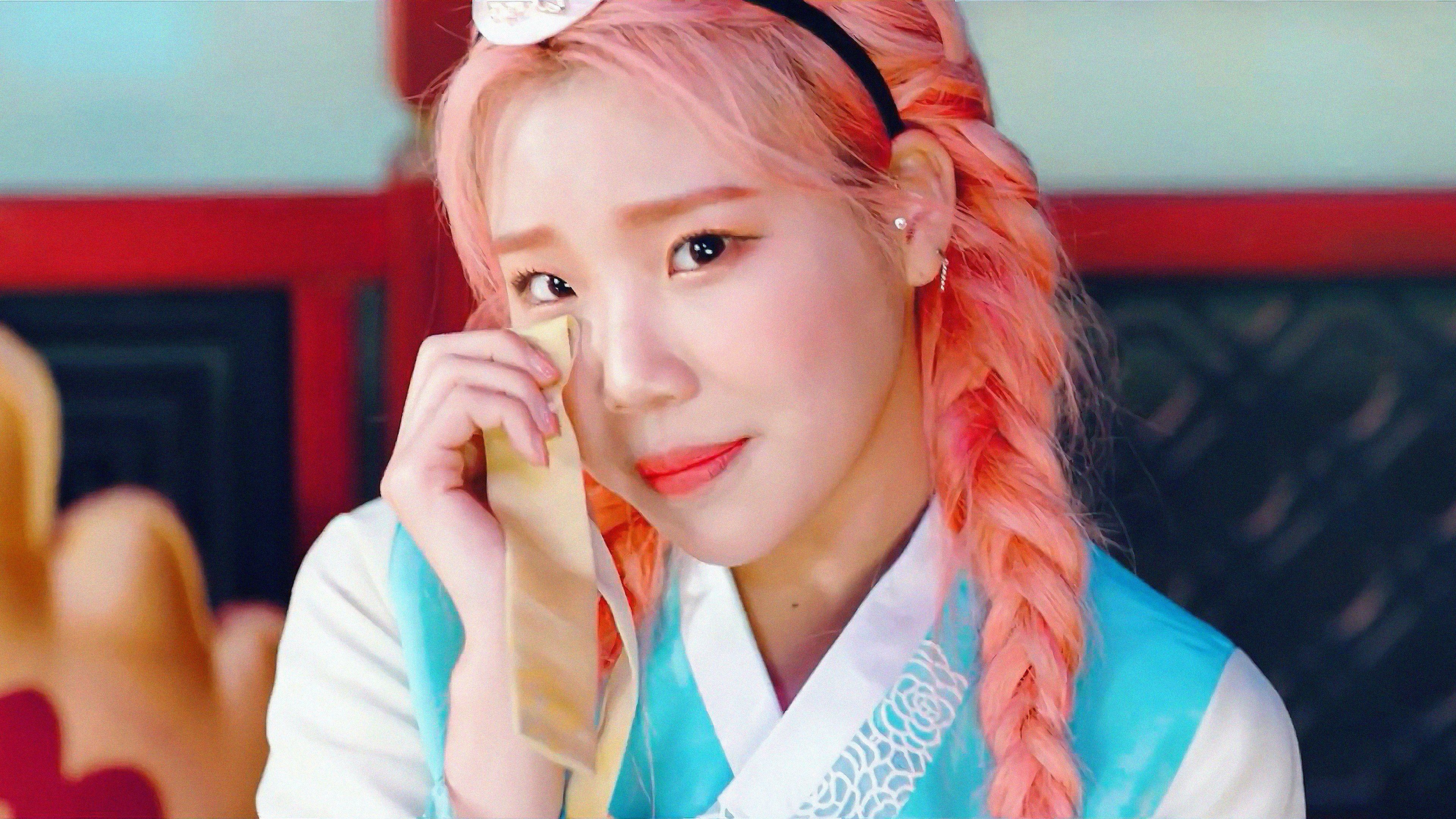 3840x2160 MOMOLAND BAAM JooE 4K