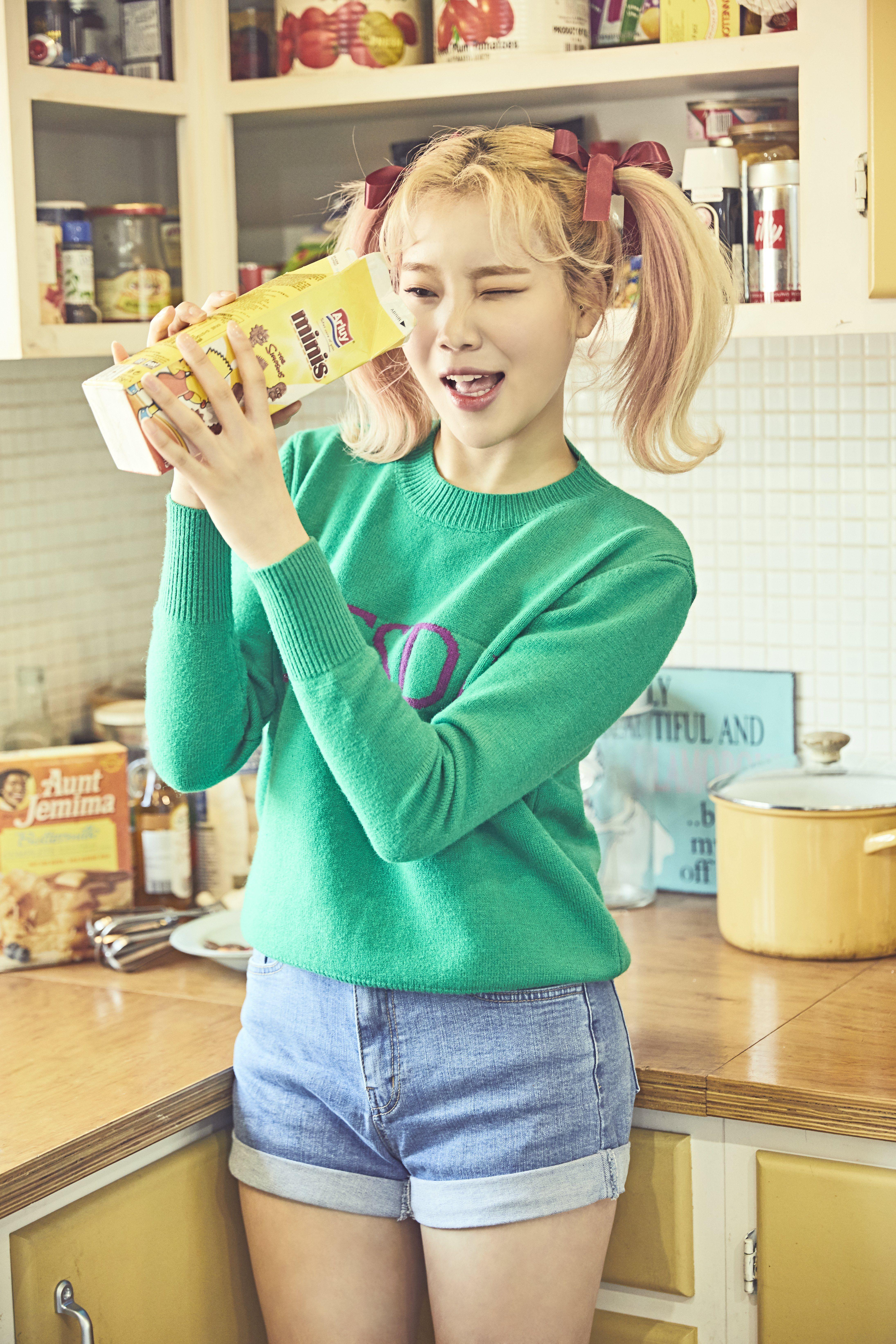 4380x6570 JooE MOMOLAND Wallpaper