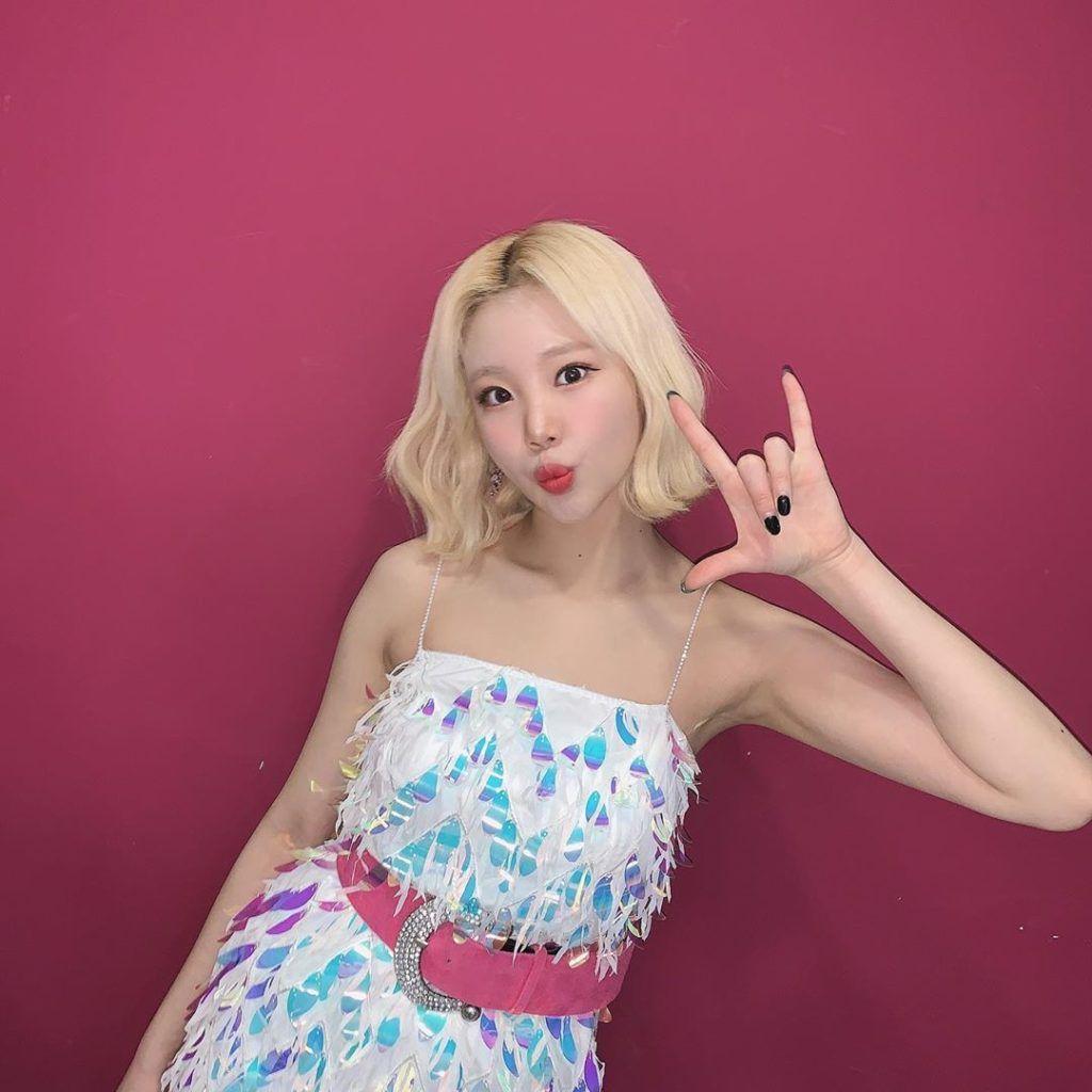 1024x1024 JooE (MOMOLAND) Bio, Wiki, Age, Height, Weight, Boyfriend, Dating, Net Worth, Facts