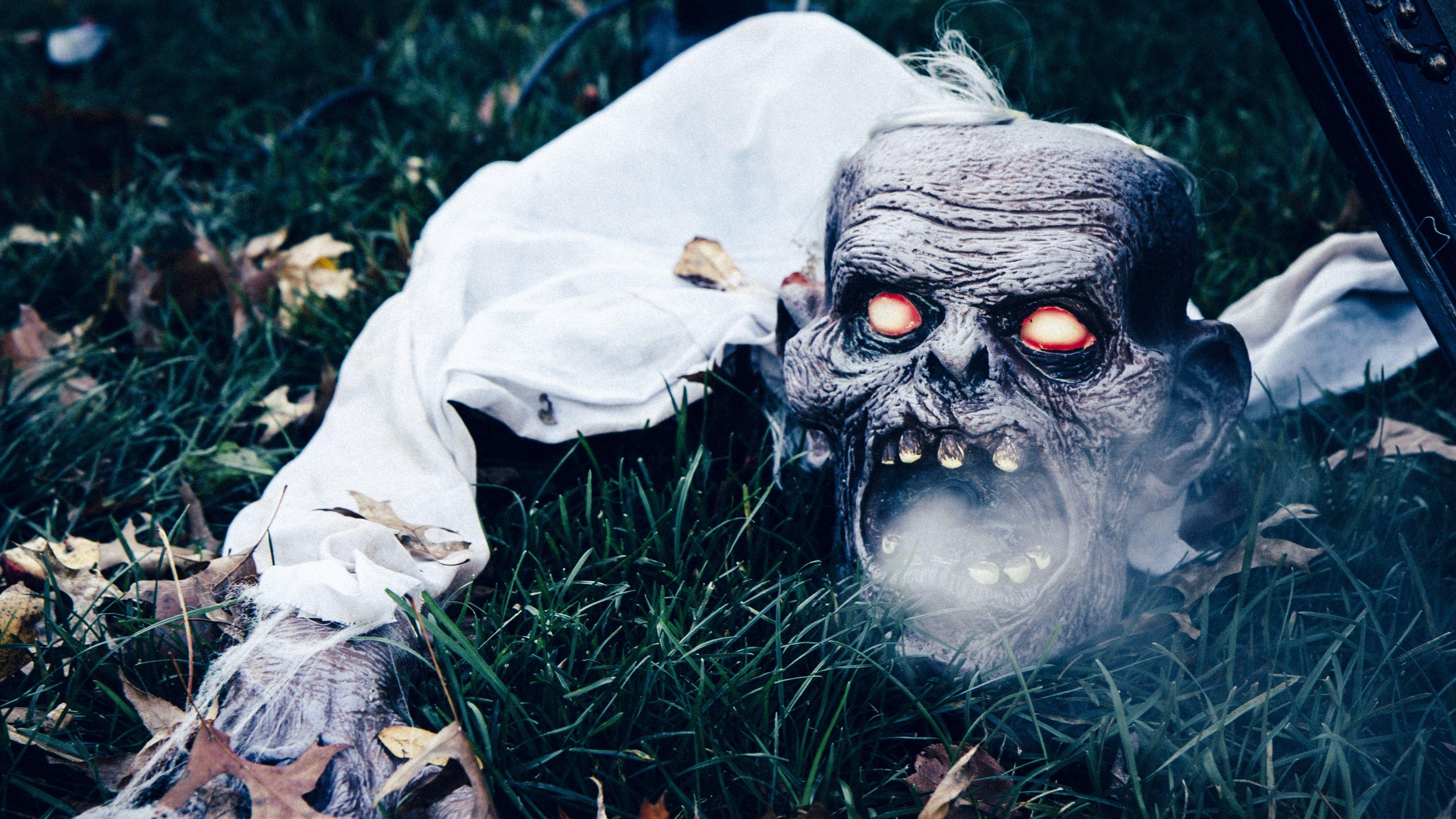 3840x2160 Wallpaper 4k halloween, mask, scary, grass 4k halloween, Mask, Scary
