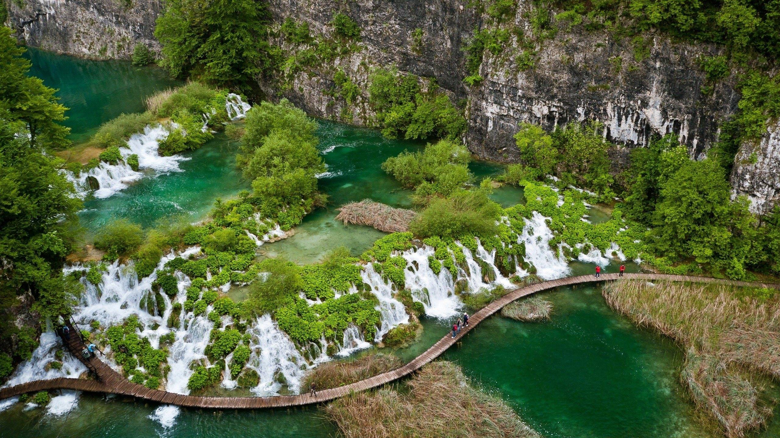2560x1440 Waterfalls in China