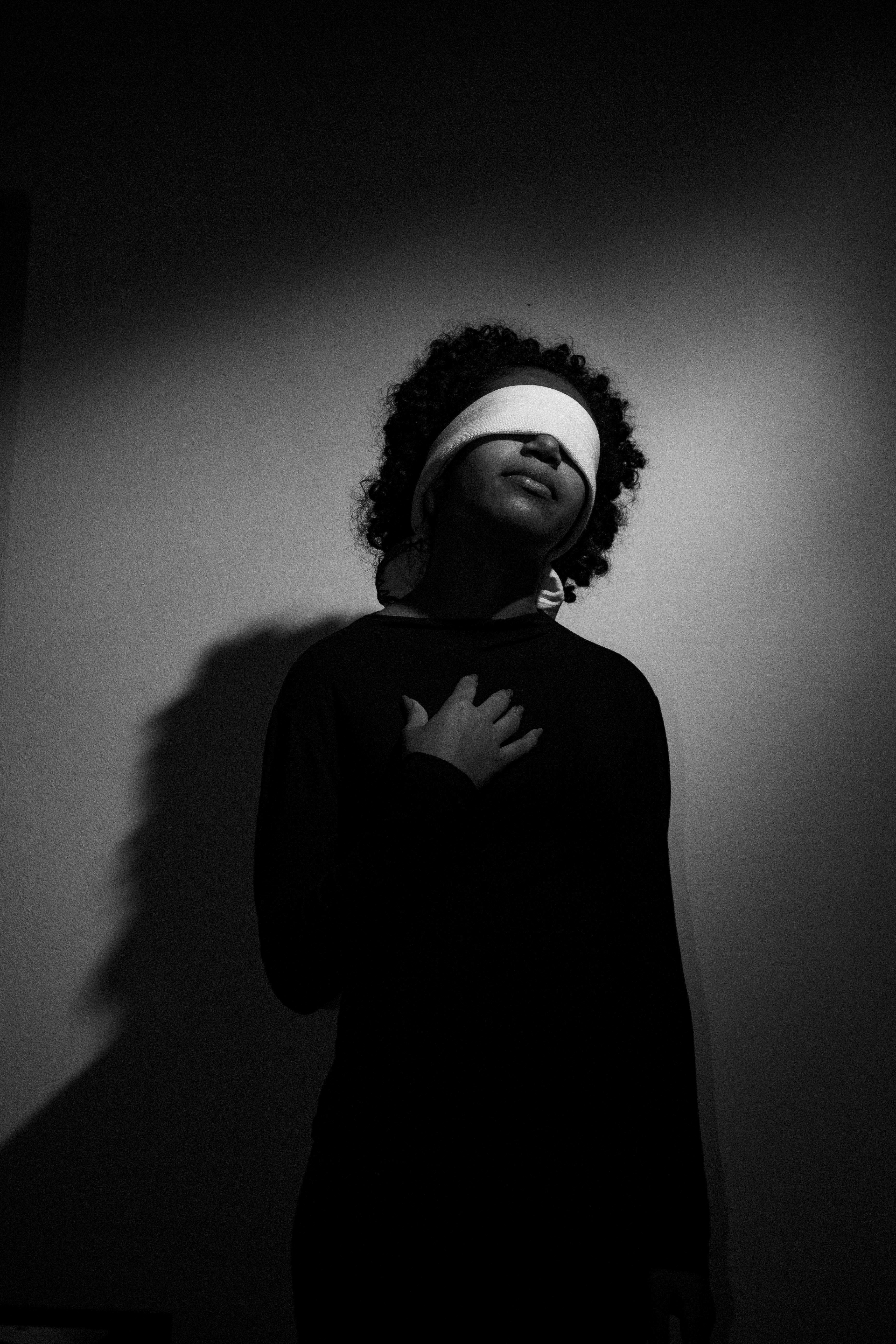 3456x5184 Grayscale Photography Of Blindfolded Woman · Free