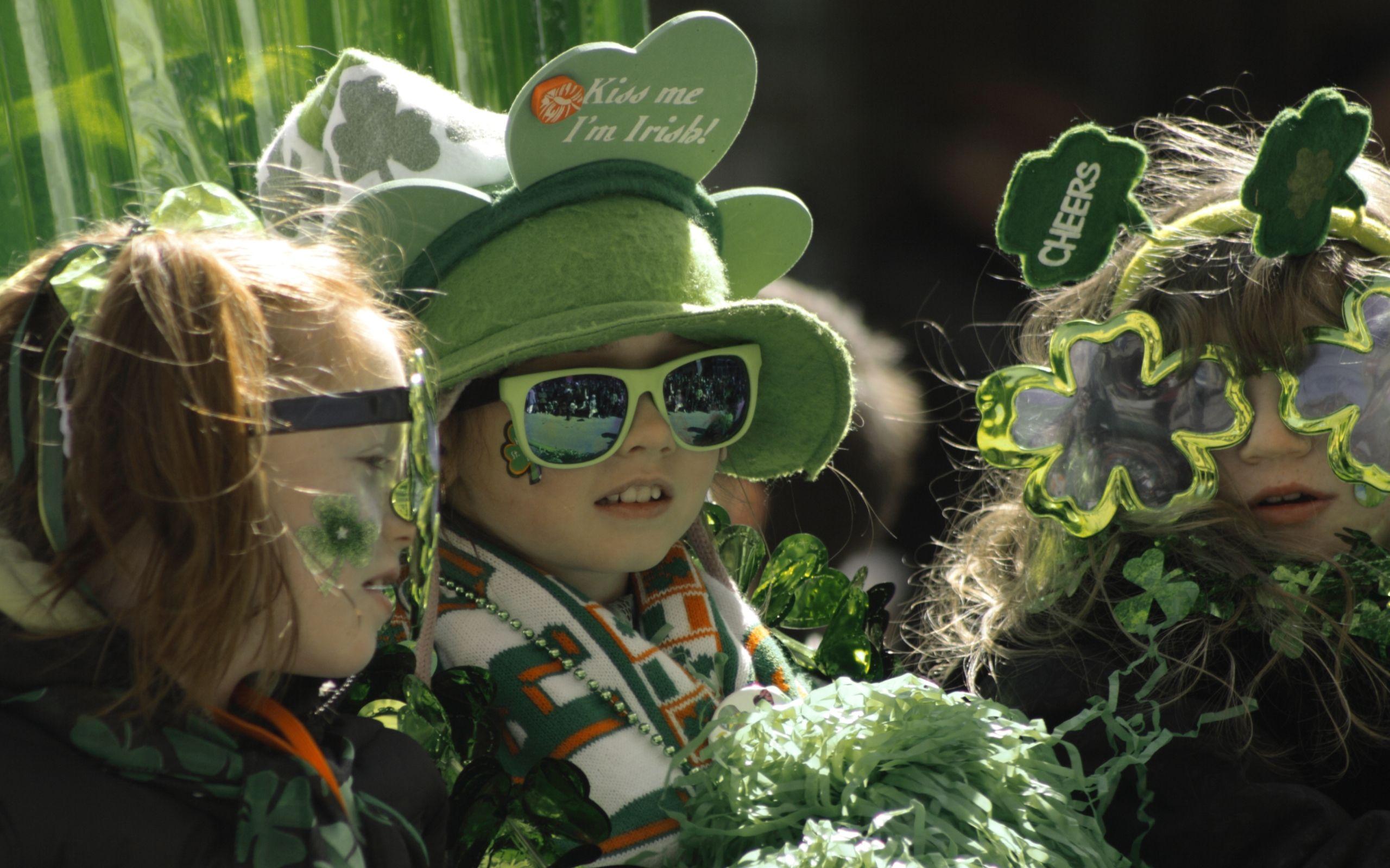 2560x1600 Cute Irish Kids Celebrating St Patricks Day HD Wallpaper