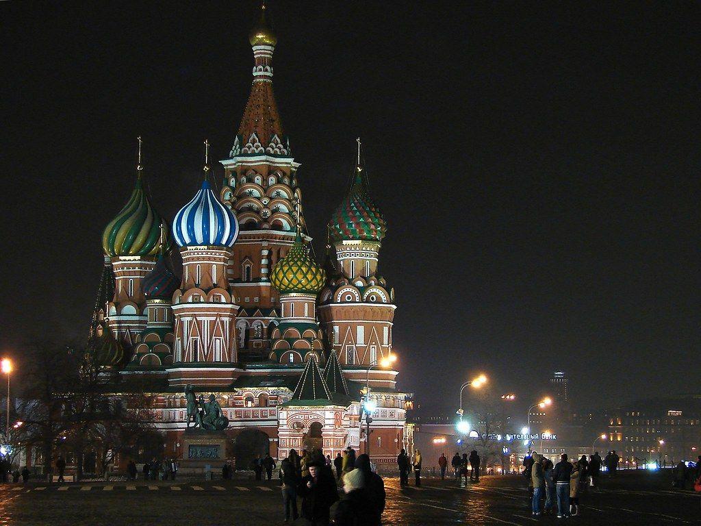 1024x768 St. Basil's Cathedral at night. Iconic shot of Moscow, Red