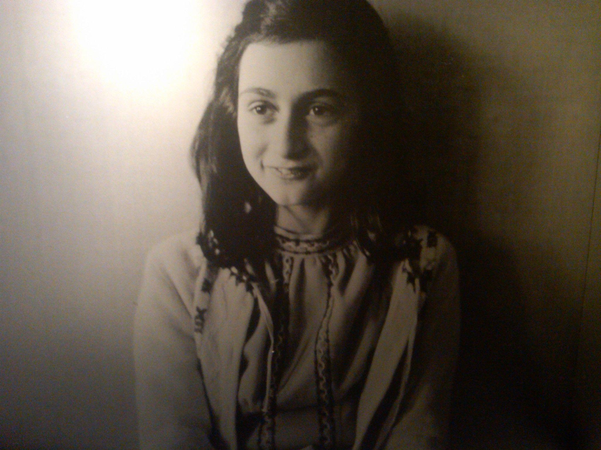2048x1536 Anne Frank Wallpaper