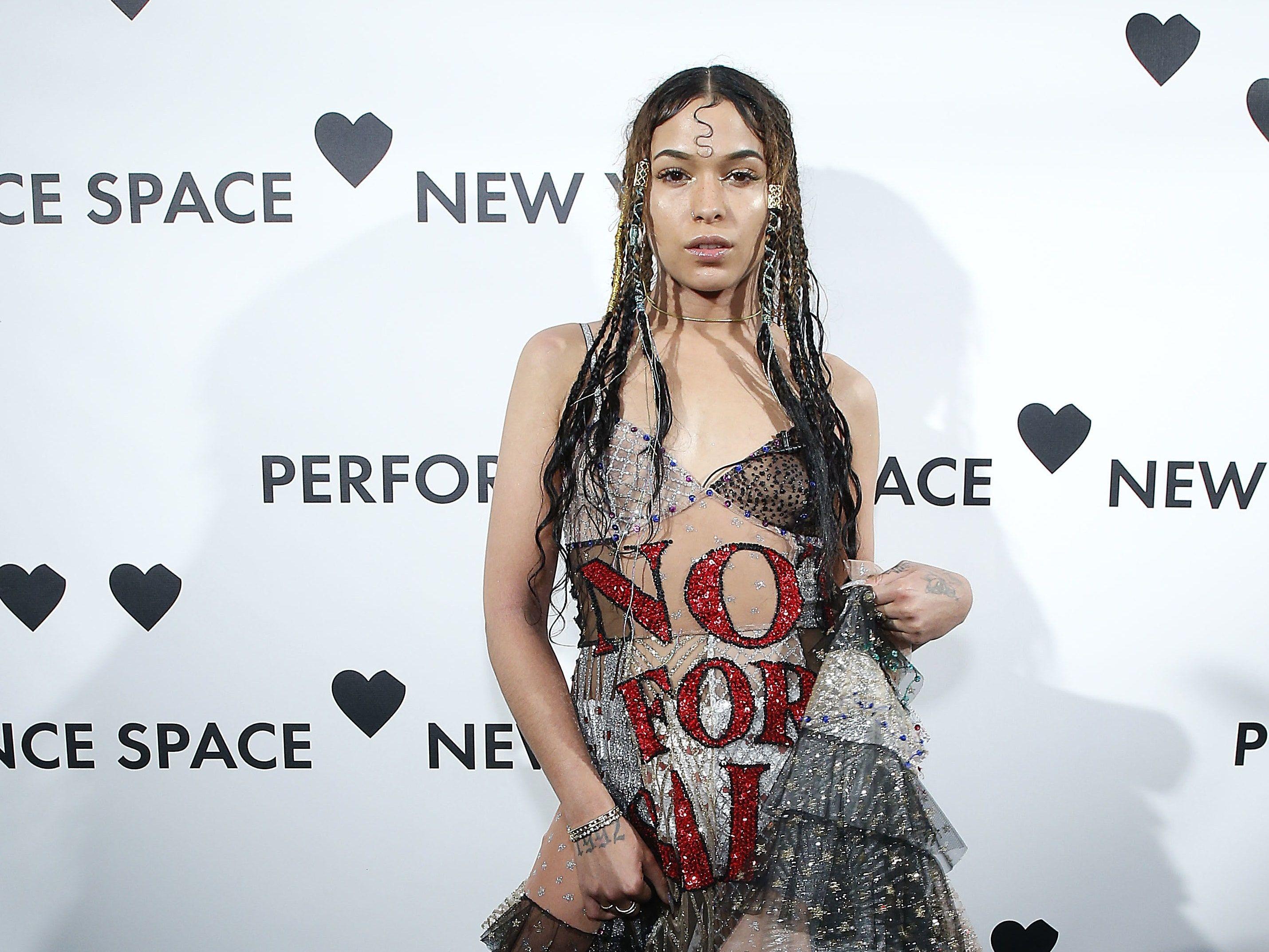 2860x2145 Princess Nokia Is Kicking Off Scorpio Season in Full Hippie Style