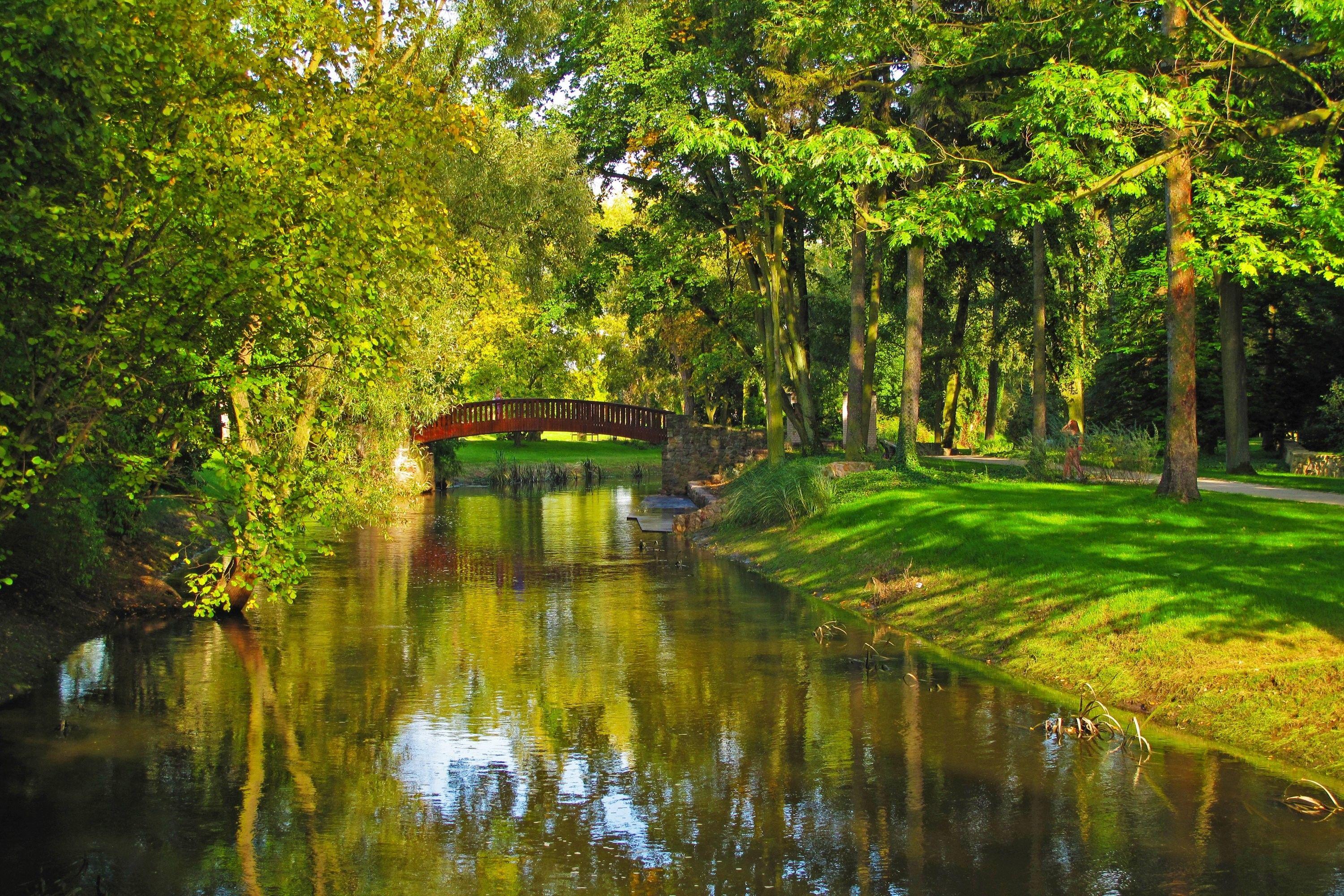 3000x2000 Rivers: Park Sochaczew Trees Poland Nature Bridge Grass River
