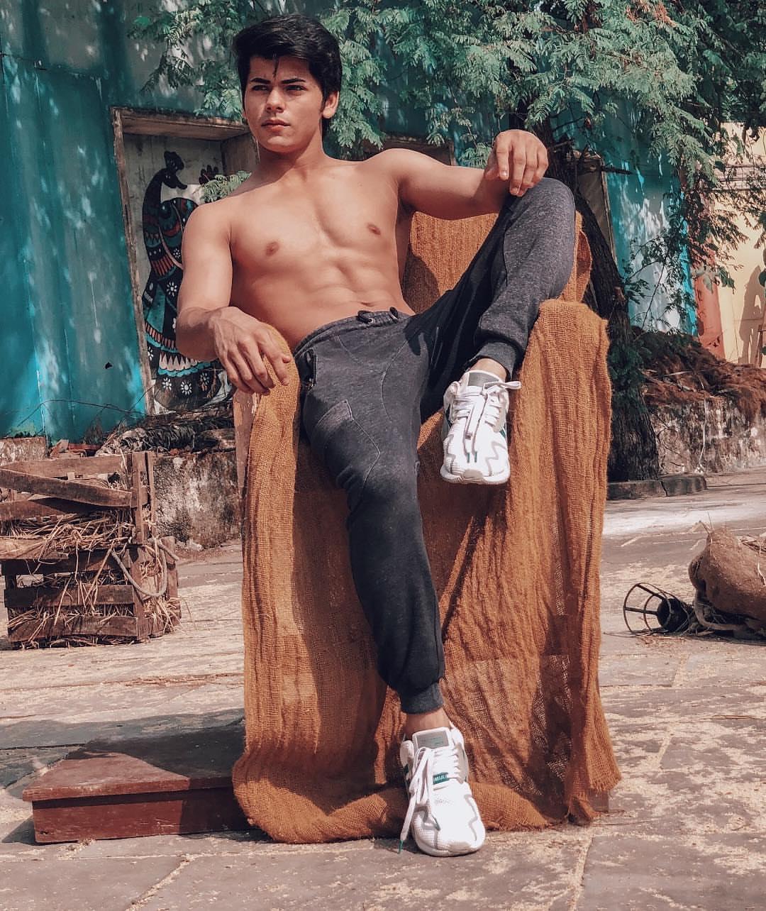 1080x1284 Siddharth Nigam HD Wallpaper for Android
