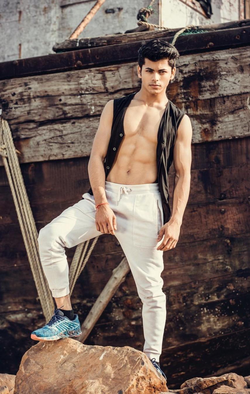 855x1350 Siddharth Nigam Wallpaper