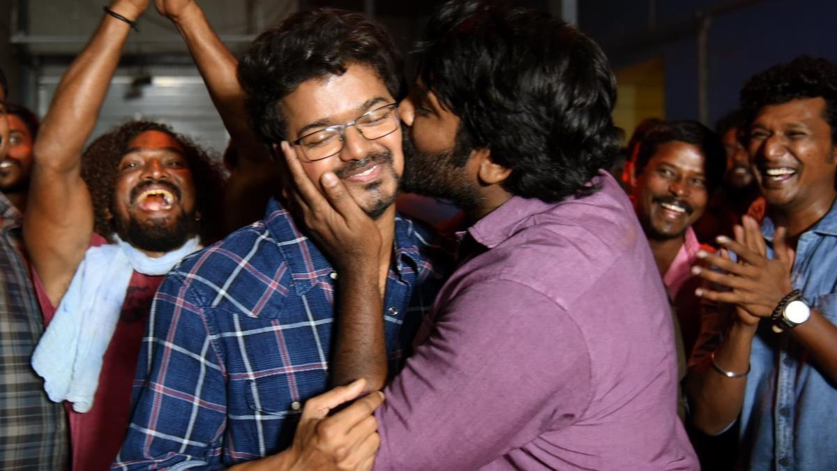 1200x675 Vijay Sethupathi kisses Vijay as Master shoot comes to an end