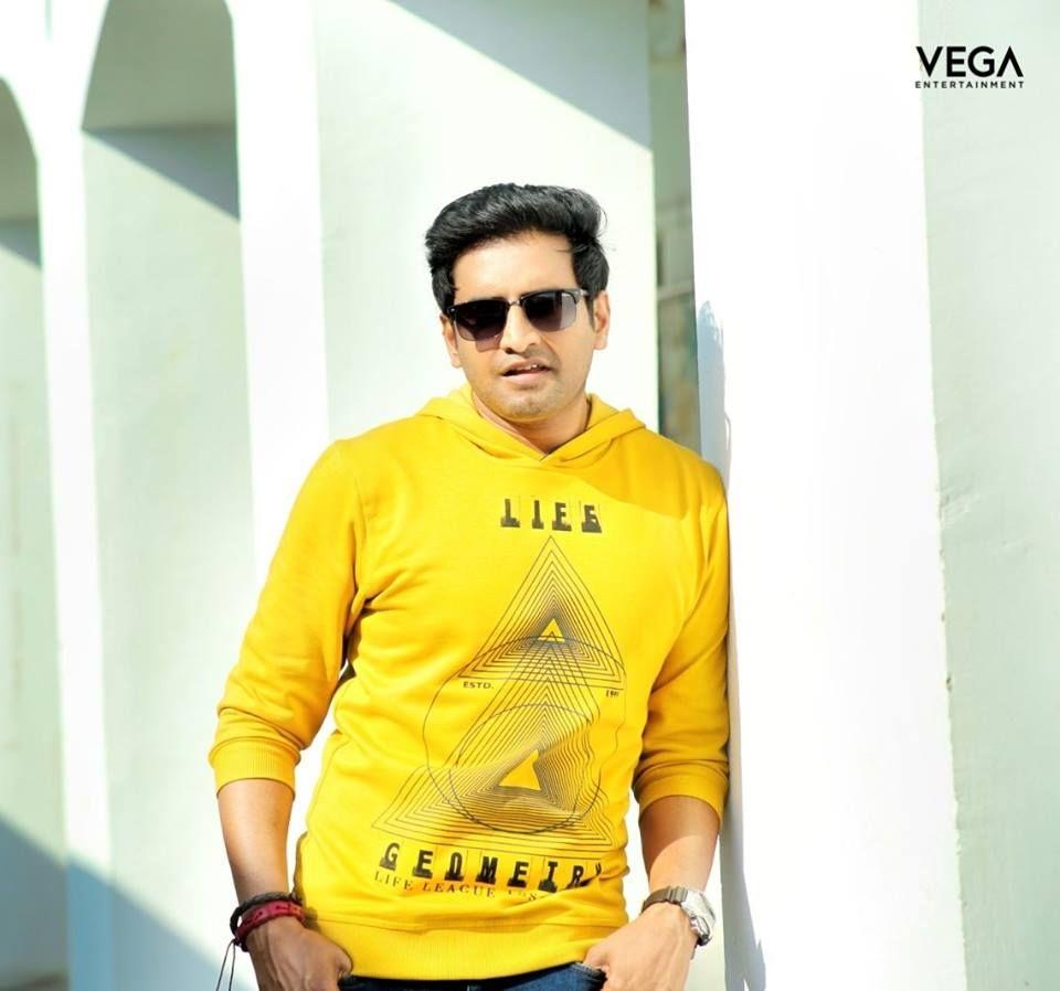 960x898 Santhanam Wallpaper