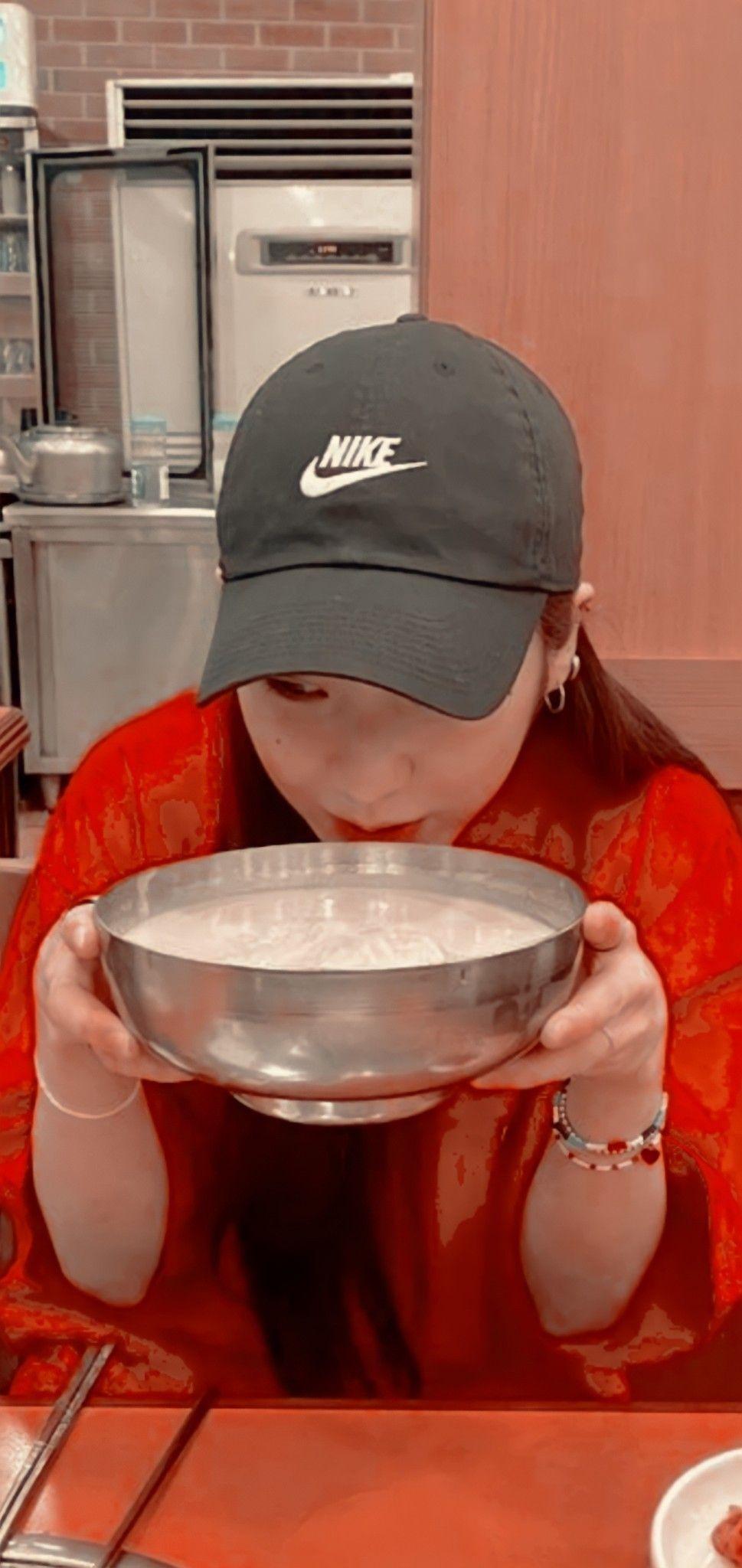 969x2048 heejin wallpaper