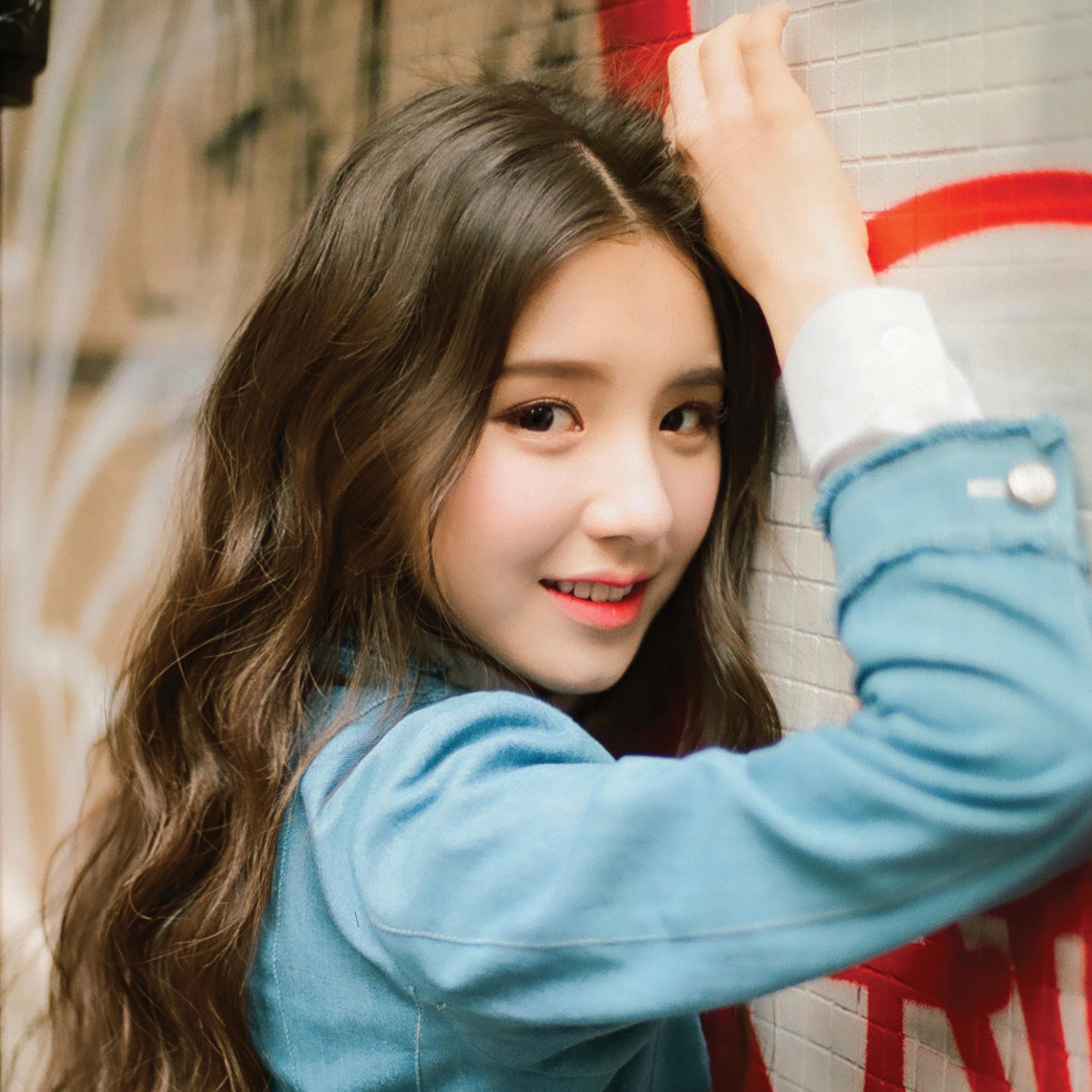 3933x3933 HeeJin Wallpaper