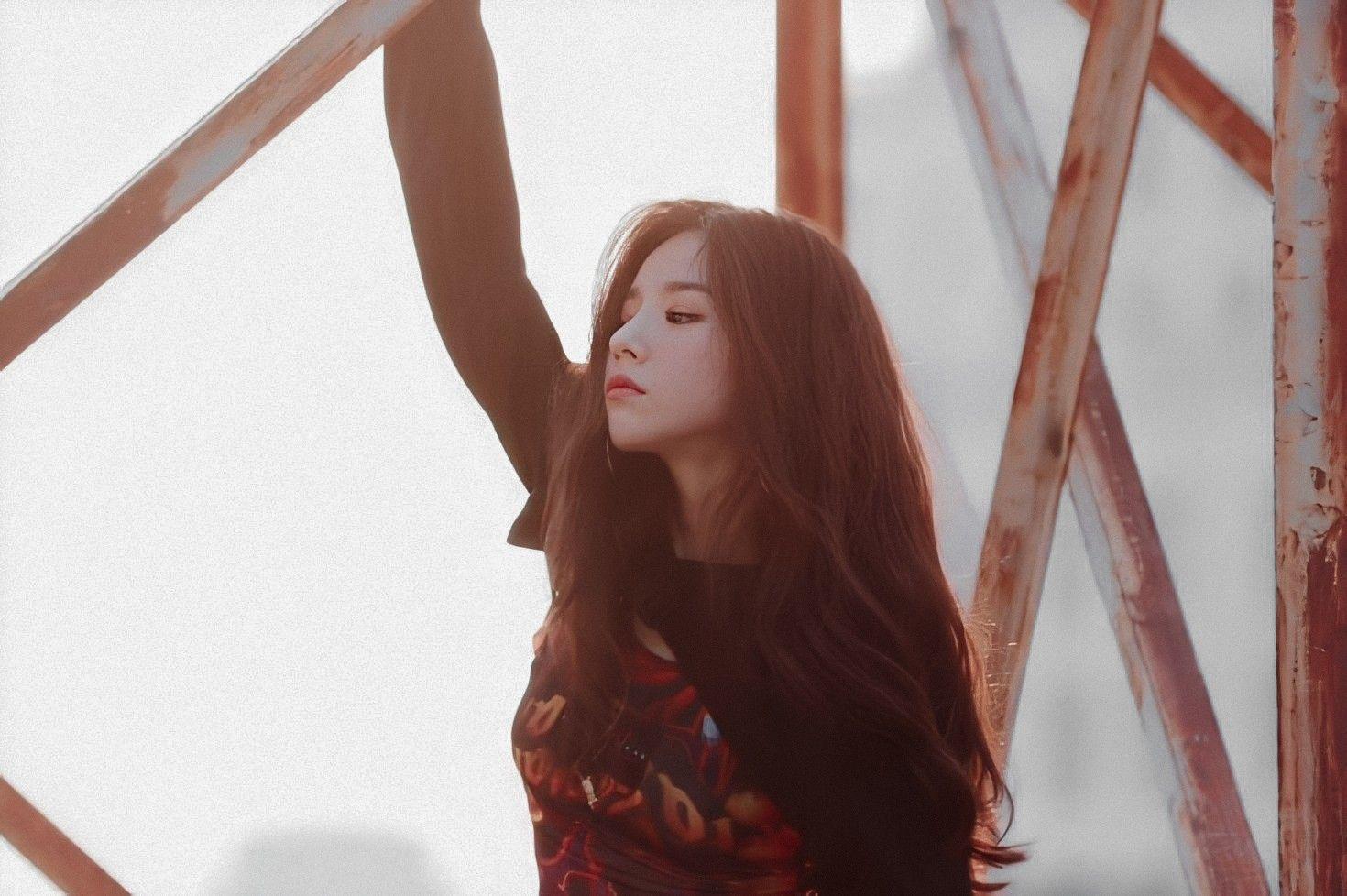 1470x978 LOONA Heejin wallpaper for laptop (landscape)