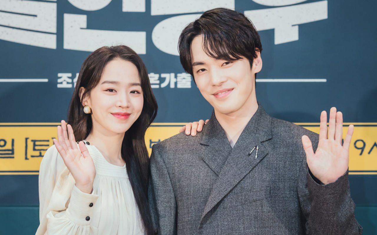 1280x800 Shin Hye Sun Praises Kim Jung Hyun's Strength While Filming Underwater 'Mr. Queen '