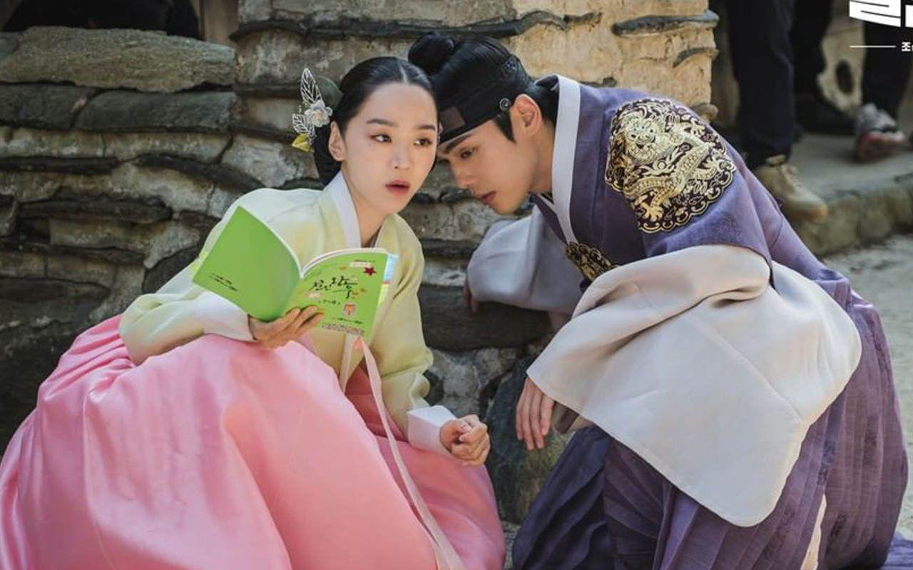1280x800 Far from being luxurious, Shin Hye Sun and Kim Jung Hyun have fun at the 'Mr. Queen '