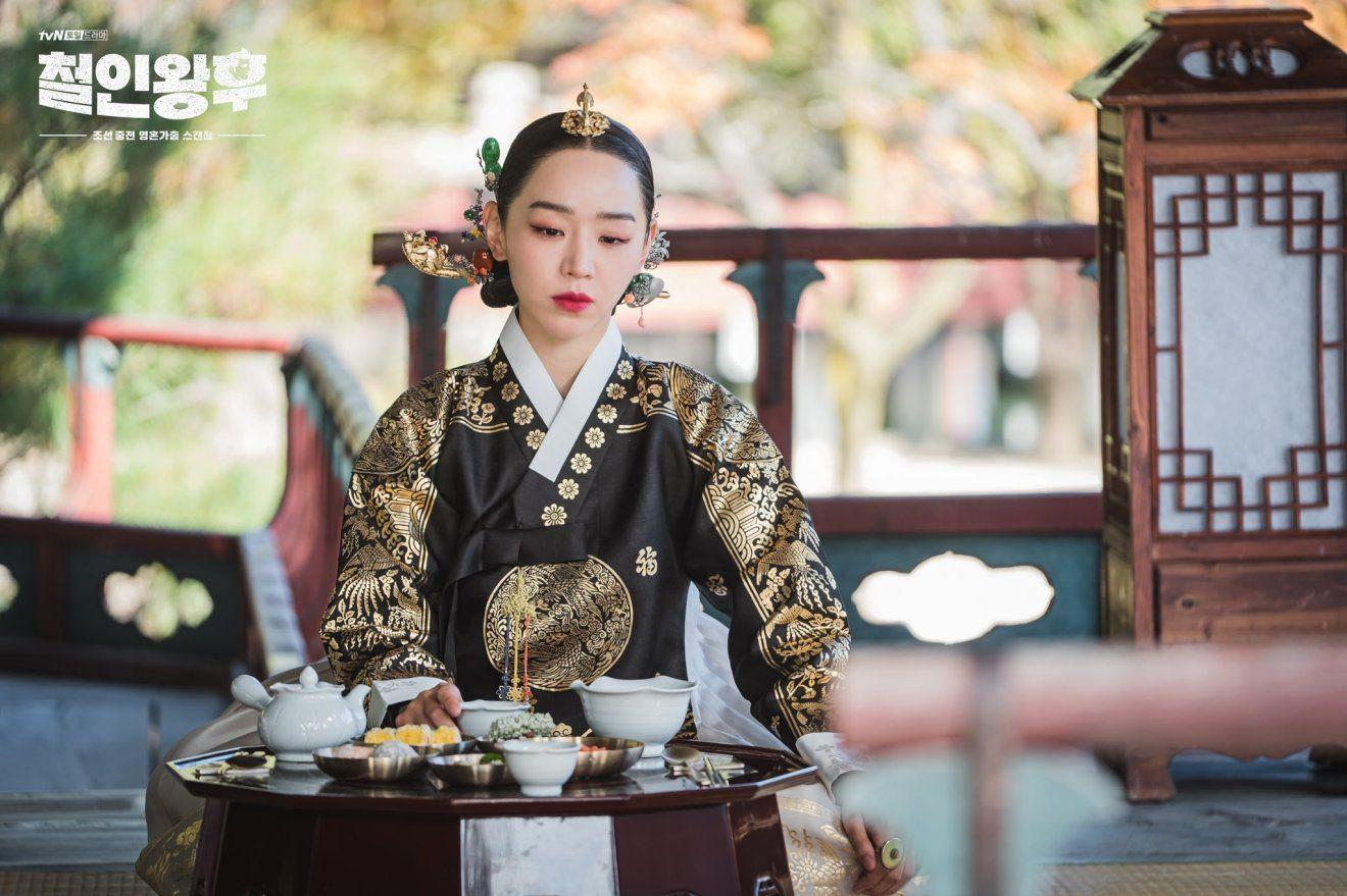 1320x879 Shin Hye Sun And Kim Jung Hyun Forge An Alliance To Fight Back On “Mr. Queen”