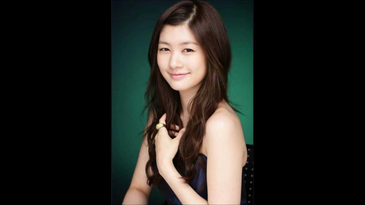 1280x720 Shin Hye Sun Wallpaper