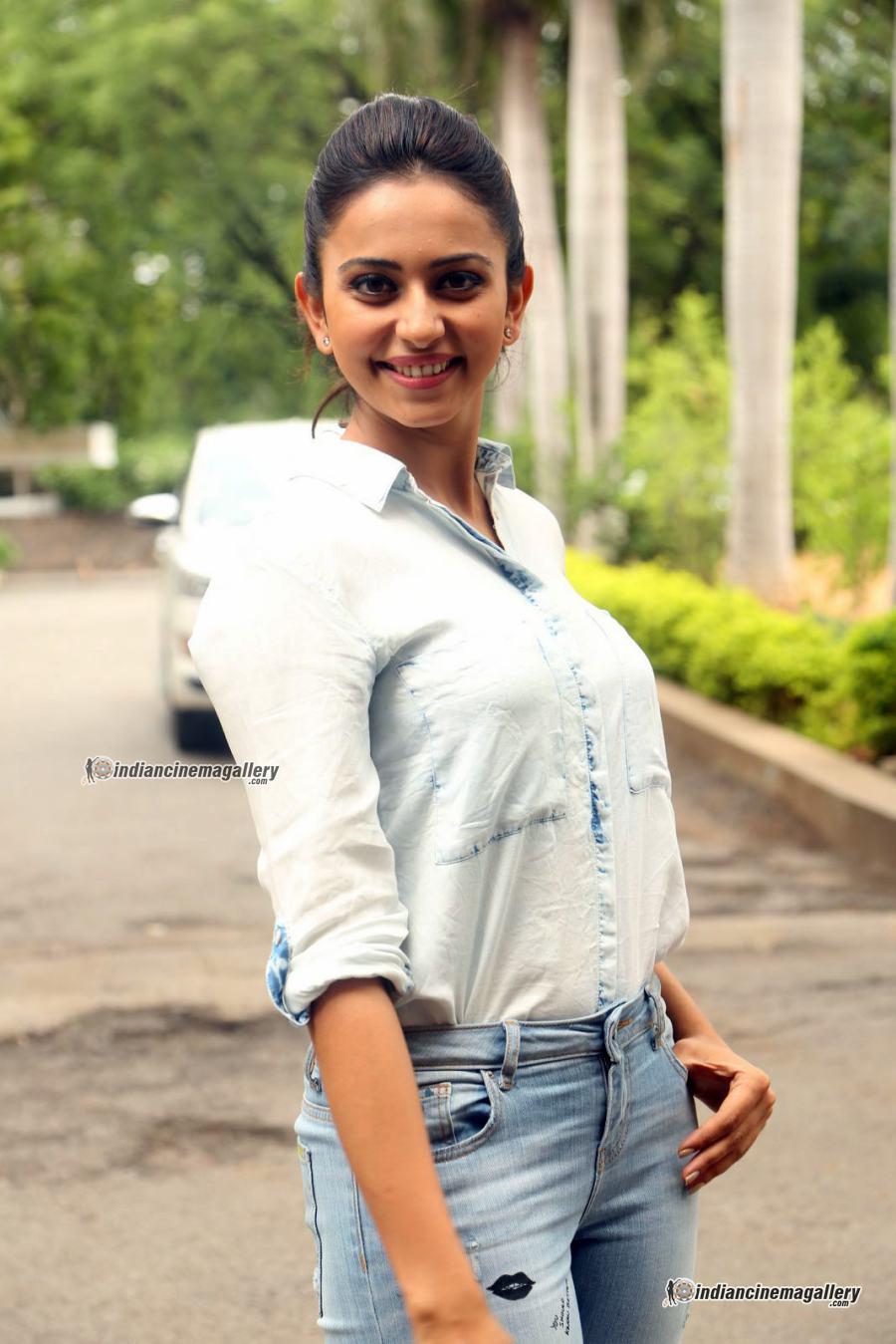 900x1349 Rakul Preet Singh At Jaya Janaki Nayaka Logo Launch 2