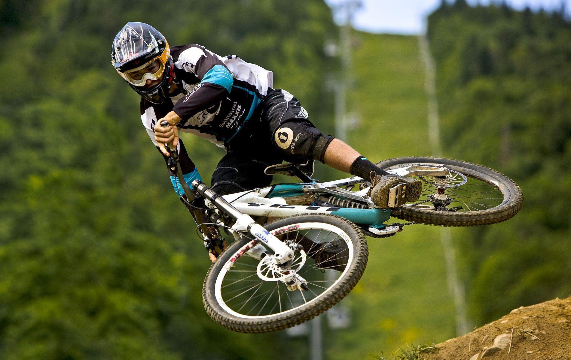 1900x1200 Downhill Mountain Bike Wallpaper