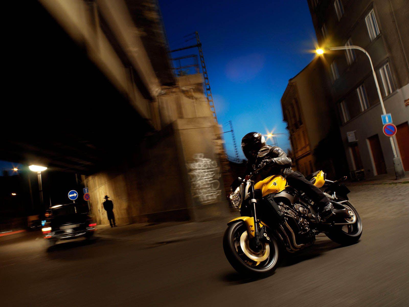 1600x1200 Yamaha FZ1 wallpaper and image, picture, photo