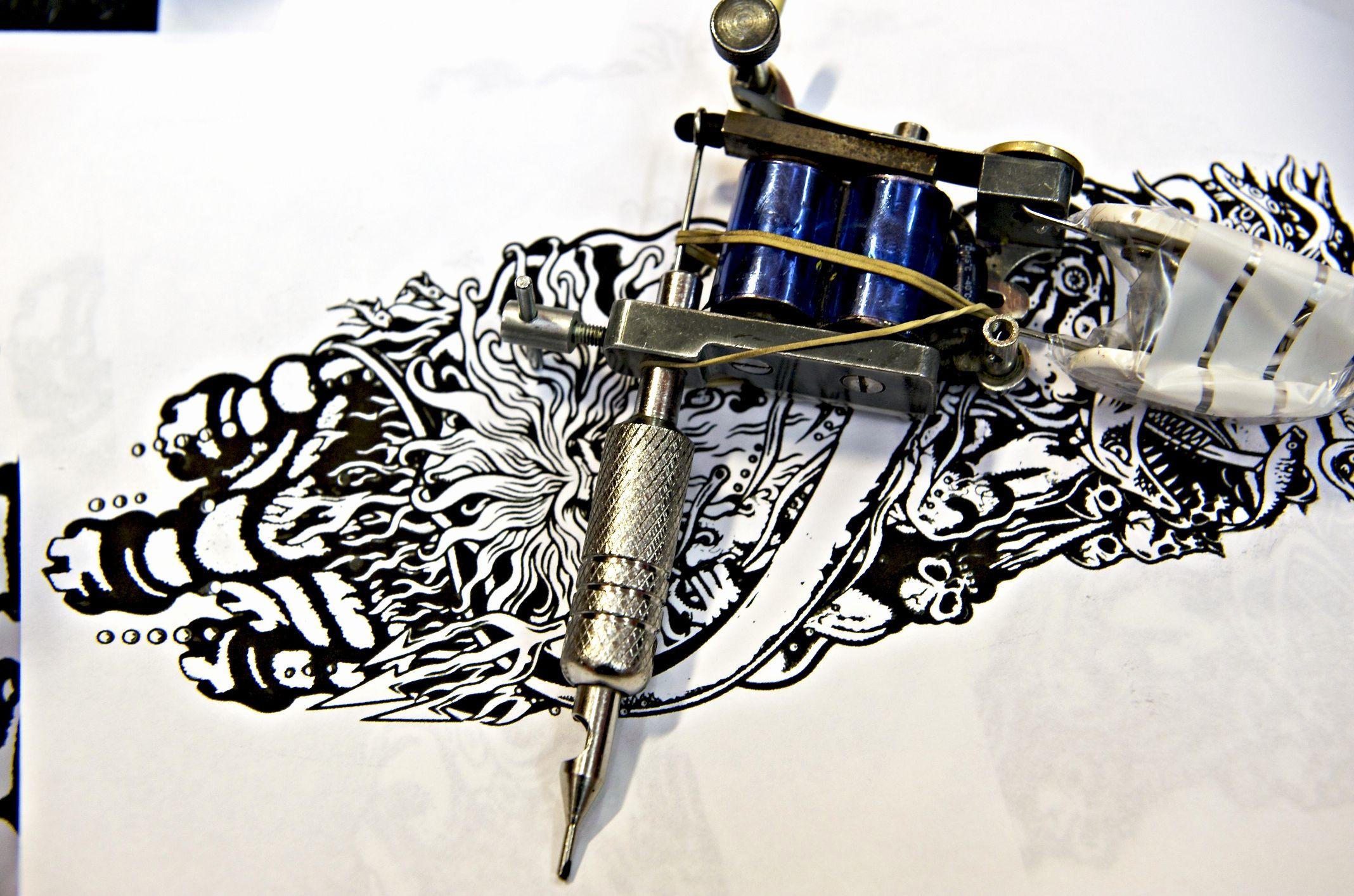 Tattoo Gun Wallpapers - Top Free Tattoo Gun Backgrounds - WallpaperAccess