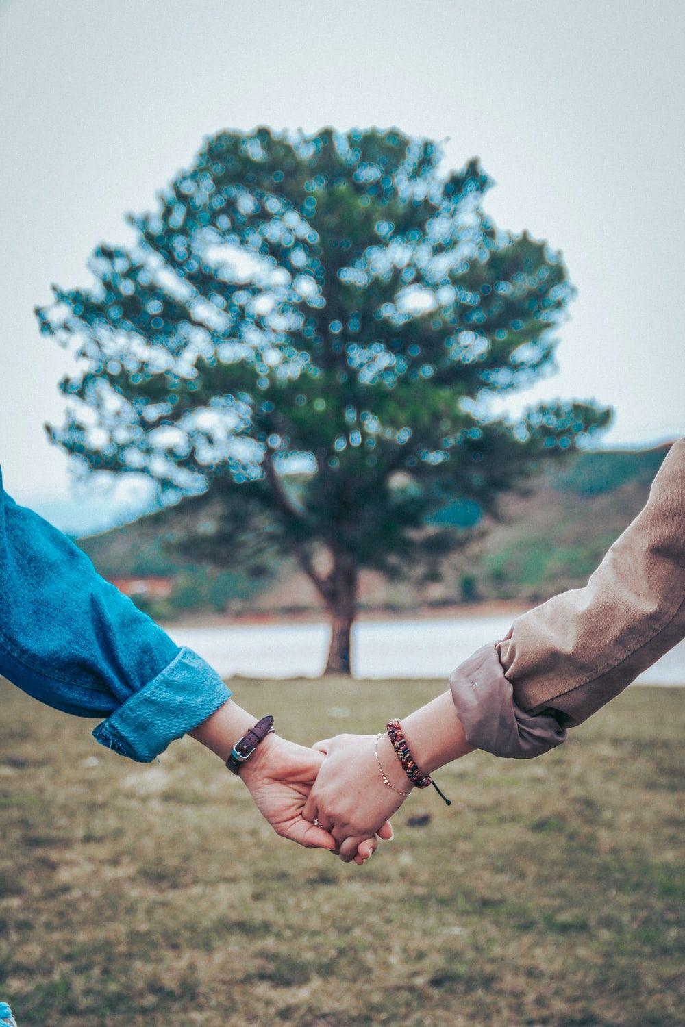 1000x1500 Couple Holding Hands Picture. Download Free Image