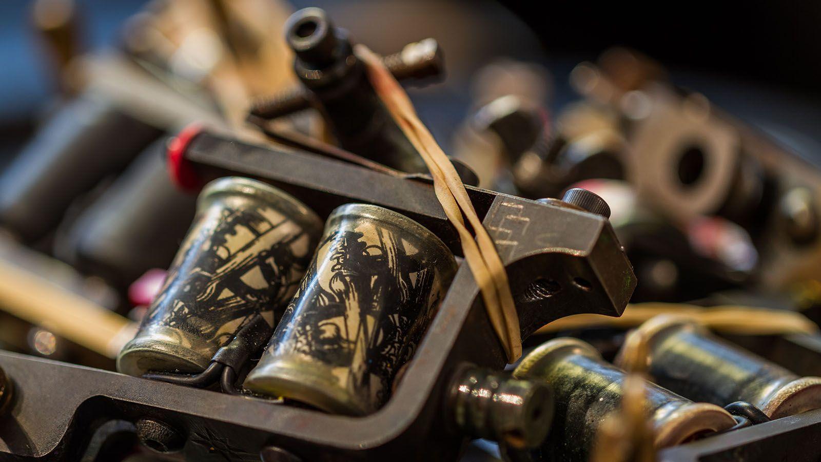 Tattoo Gun Wallpapers - Top Free Tattoo Gun Backgrounds - WallpaperAccess