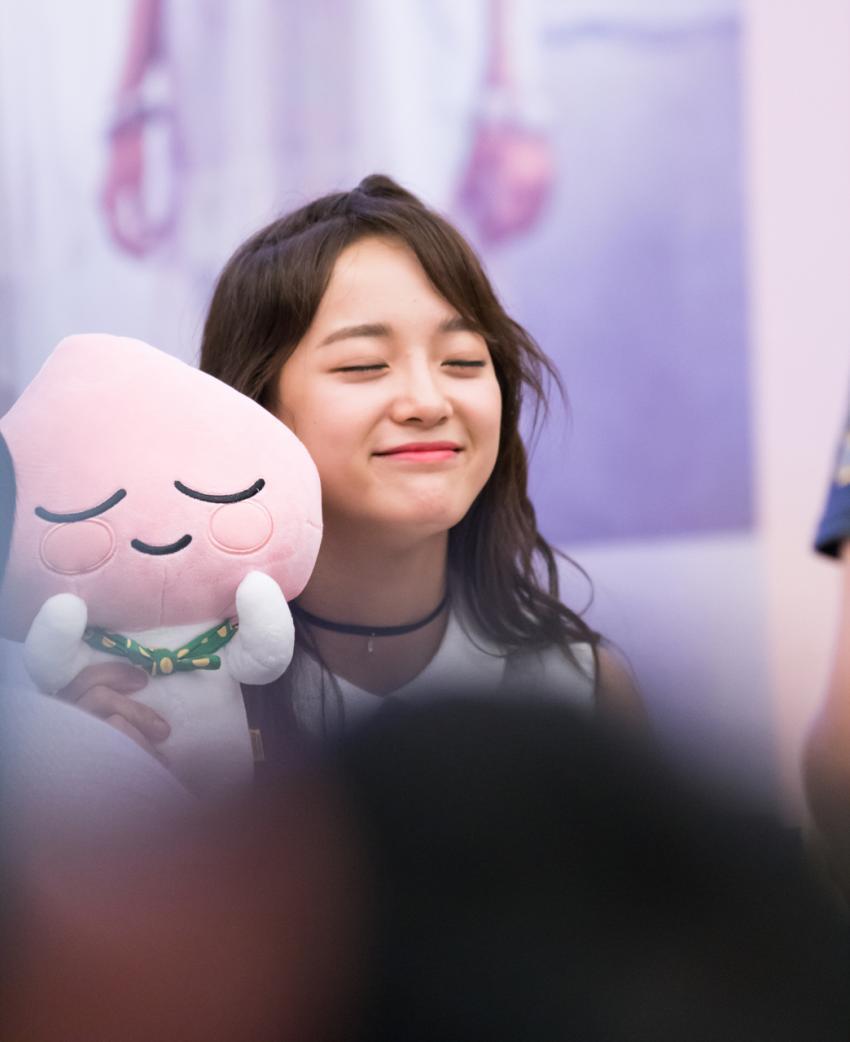 850x1042 Photos of Kim Sejeong imitating cartoon characters go viral
