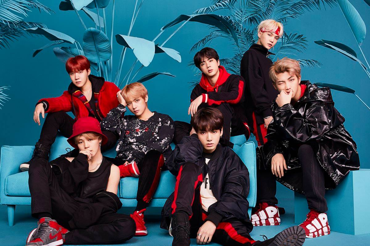 1200x800 Todos los saben, la historia sigue a Laura: Bts Aesthetic Wallpaper HD Laptop
