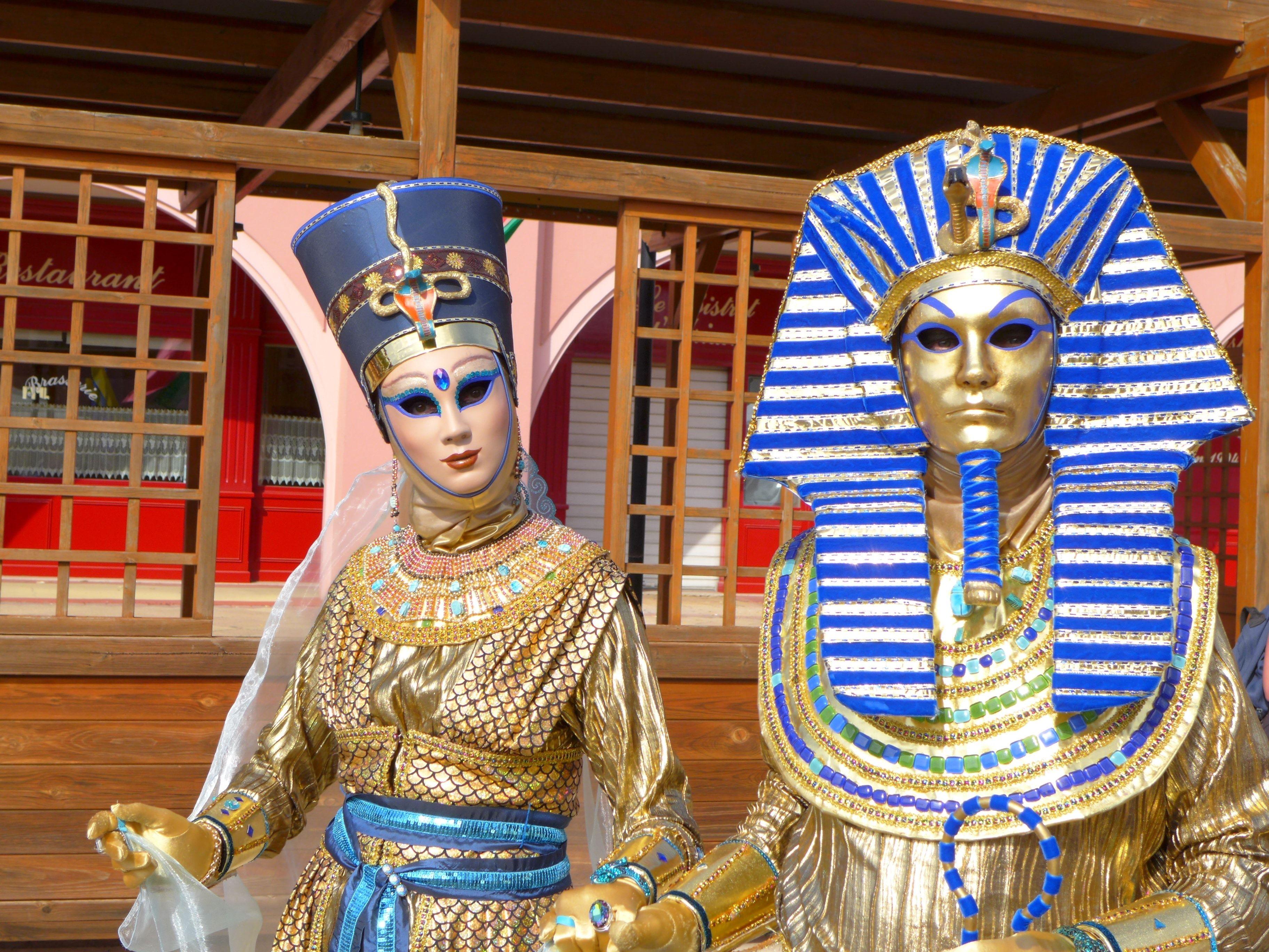 3648x2736 Nefertiti and Tutankhamon costumes free image