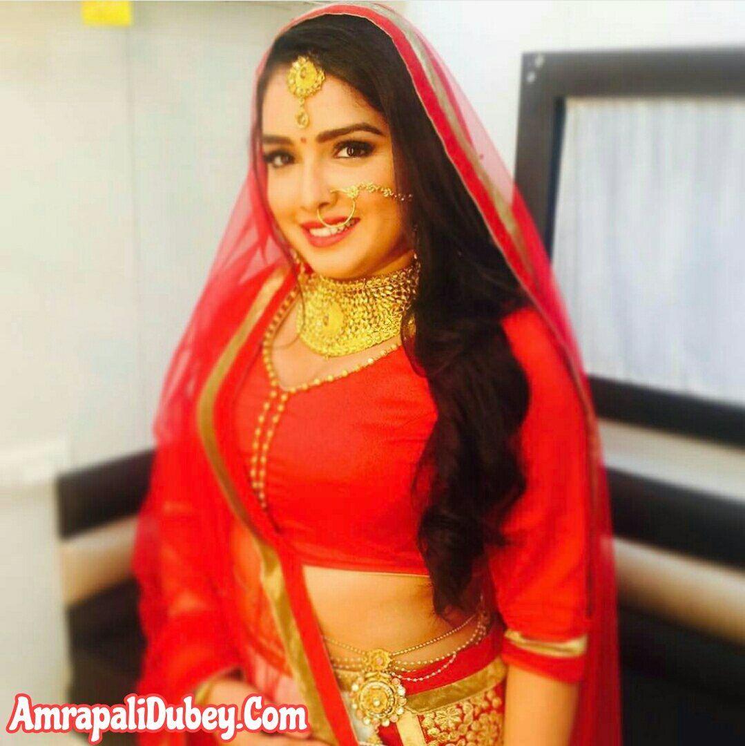 1079x1080 Amrapali Dubey Saraswati Puja Everyone
