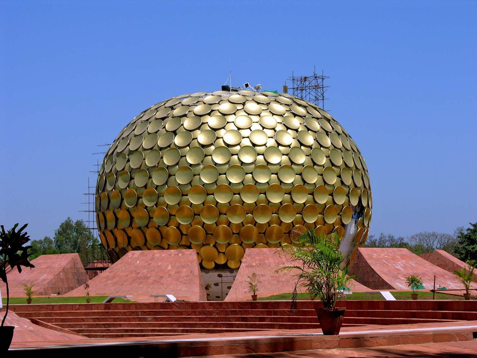 1600x1200 Puducherry. French Colony, Coastal Town, Tourist Destination