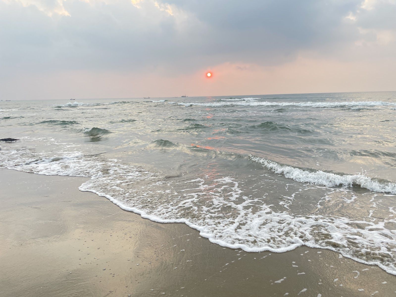 1600x1200 Puducherry Beach. Timings, History & Visitor Guide