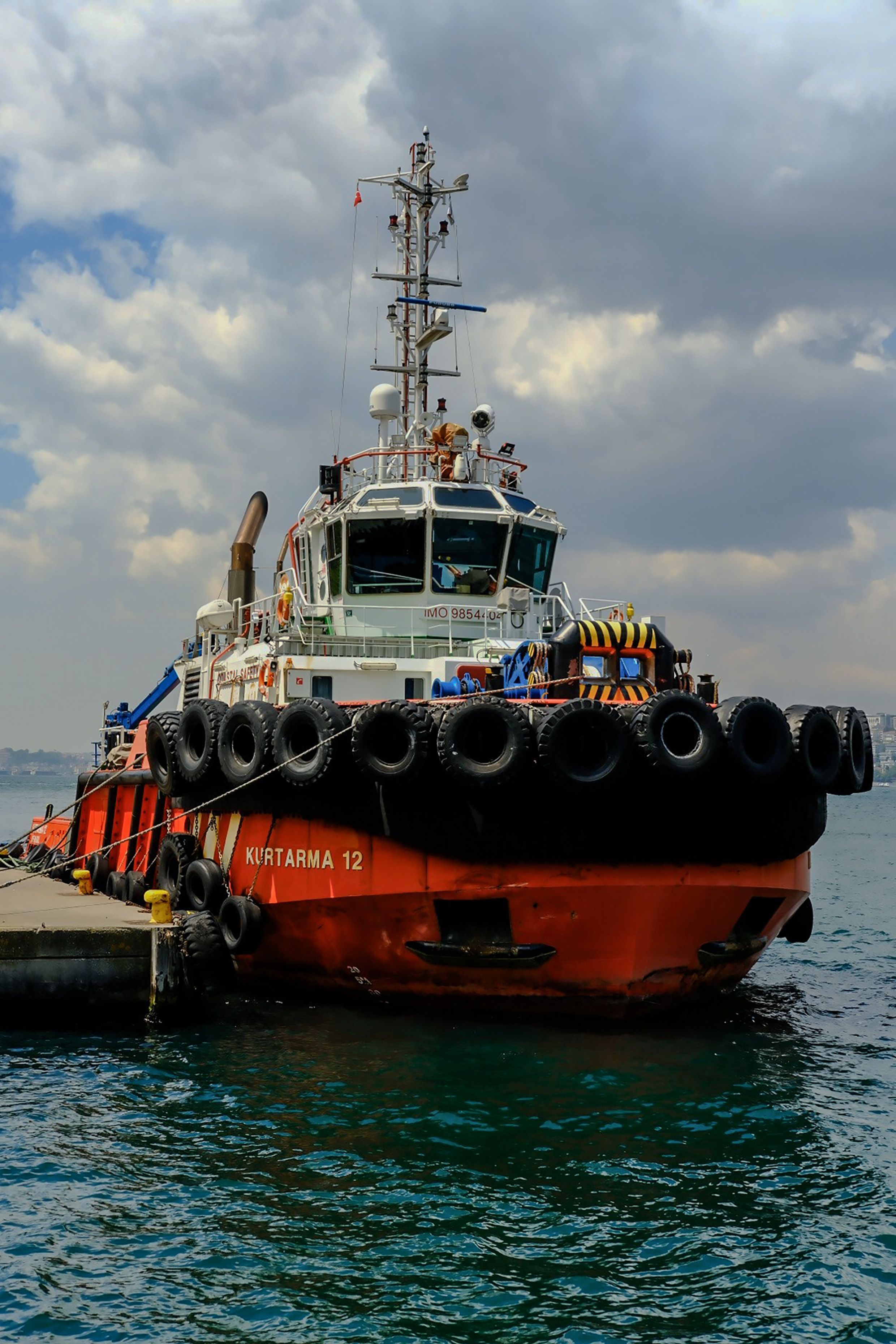 2480x3720 Resting tugboat · Free