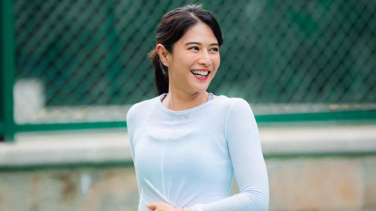 1200x675 戴安·萨斯特罗(Dian Sastro)在打网球时的表情的5