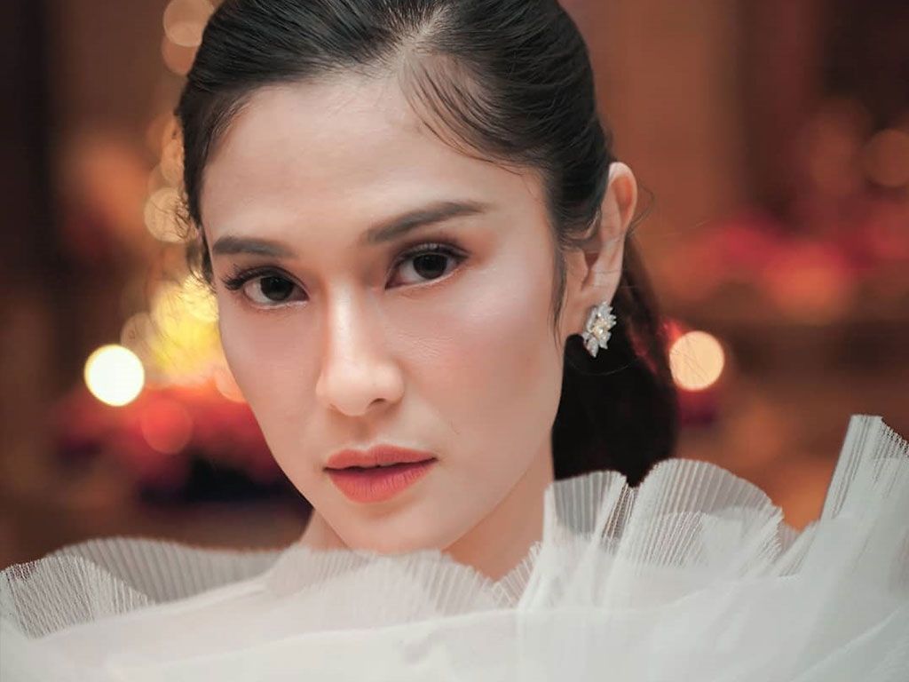 1024x768 Diam Diam Dian Sastro Jatuh Cinta Sama Reza Rahadian