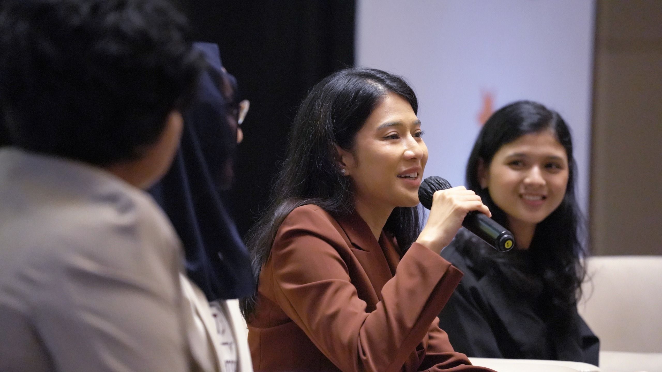 2560x1440 Dian Sastrowardoyo's Mission: From Stardom to Social Impact