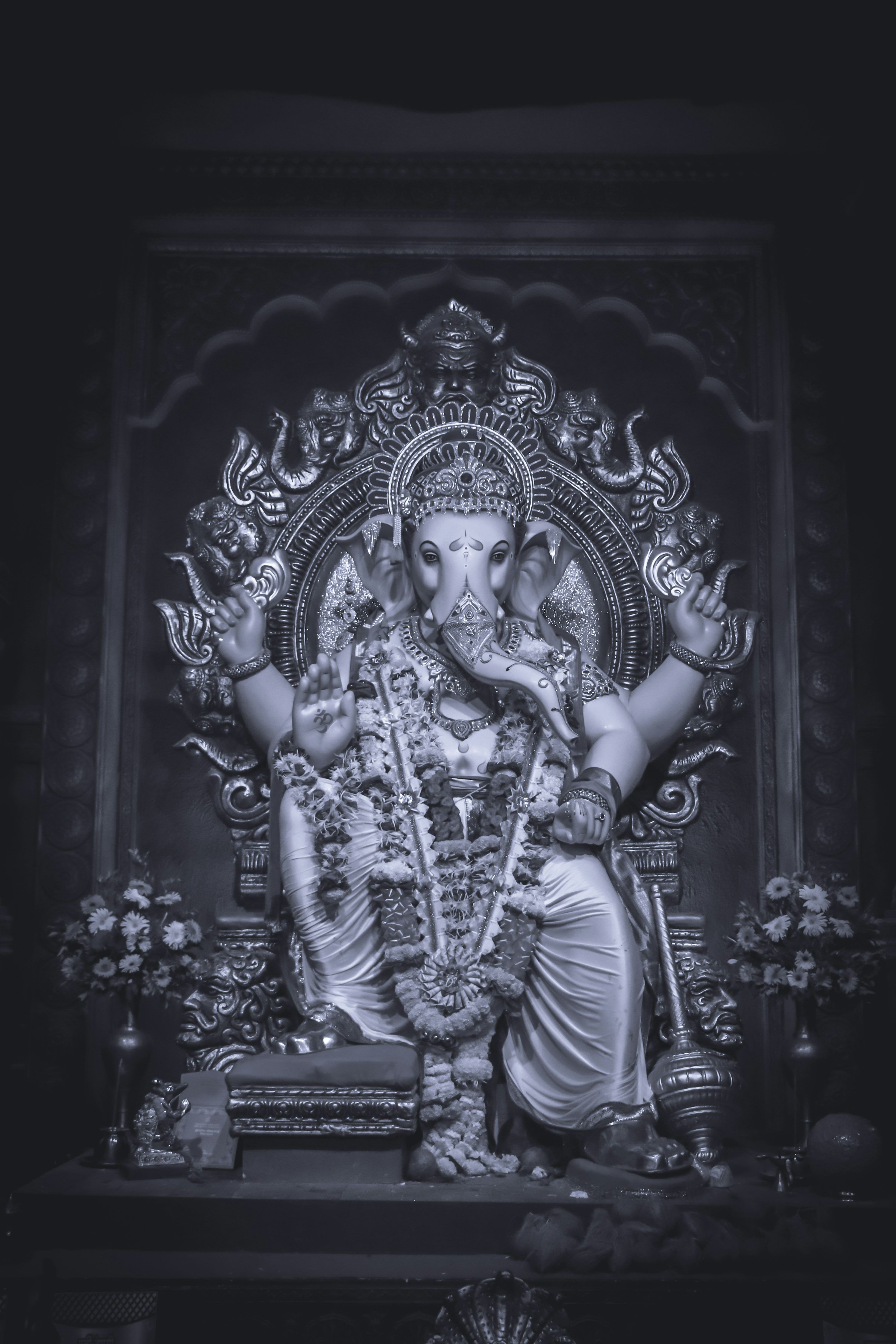 3000x4500 Ganesha statue on ornate throne
