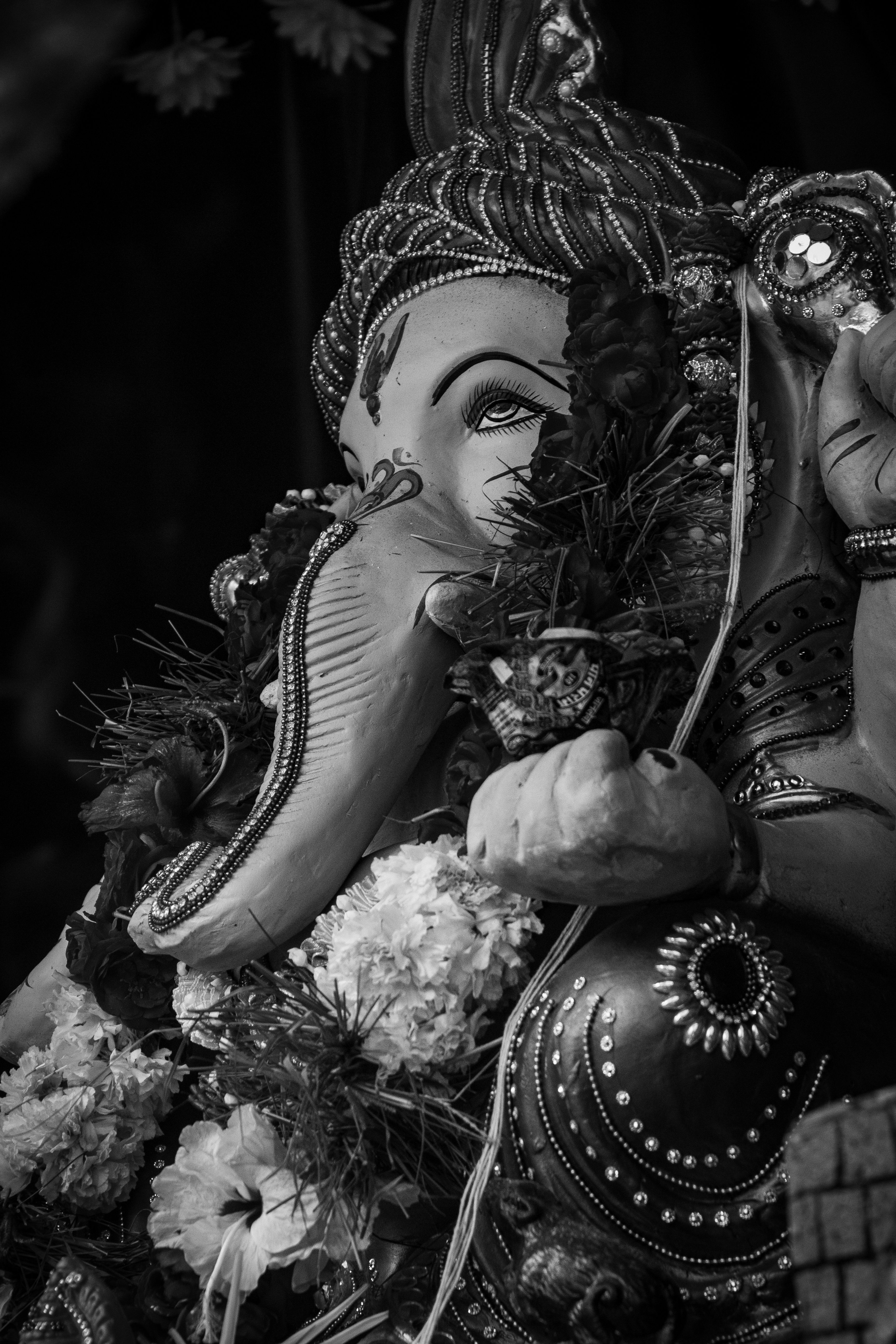 3456x5184 Grayscale Photo of Ganesha Decorated with Flowers · Free