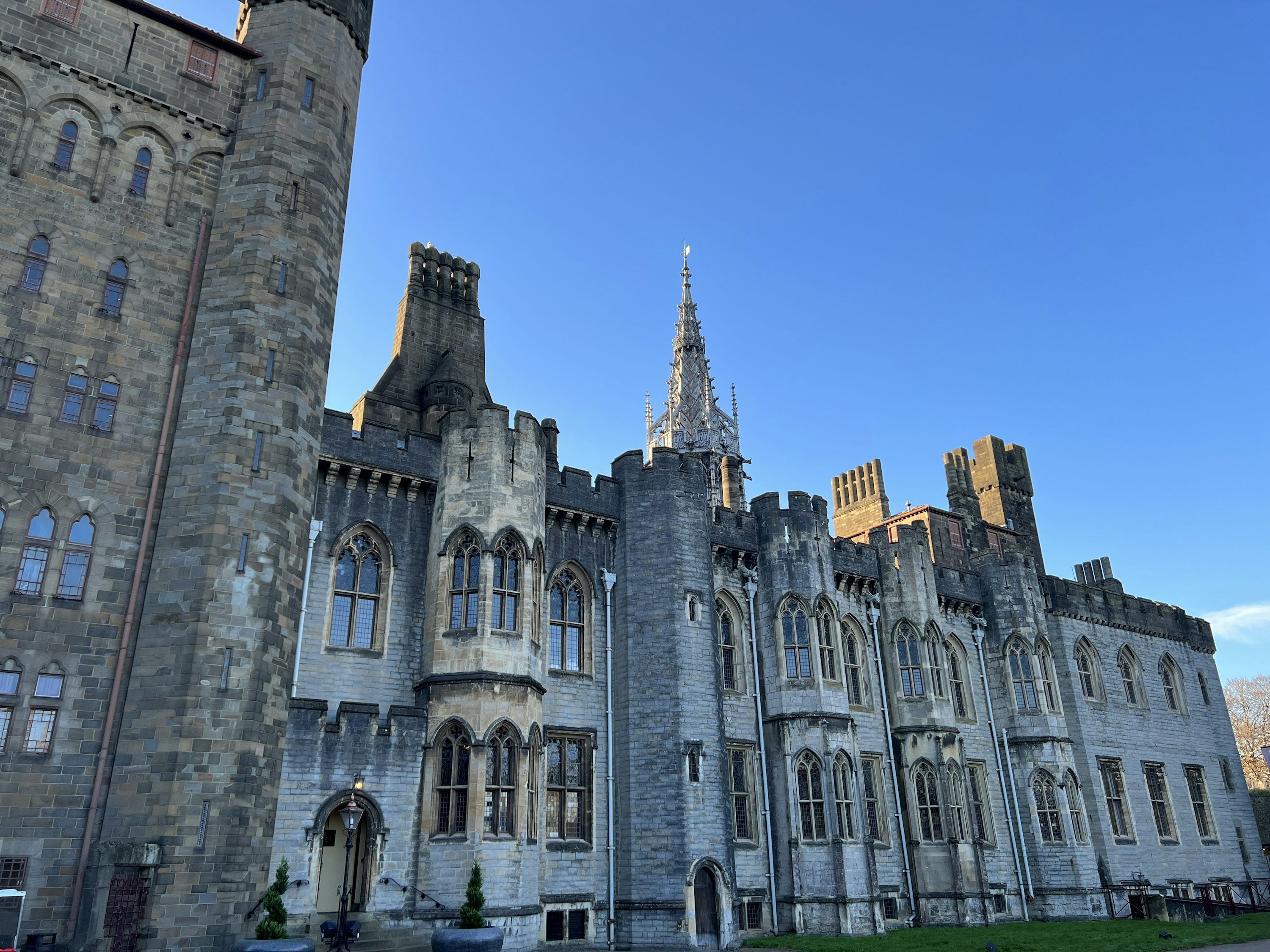 3000x2250 Cardiff Castle Picture. Download Free Image