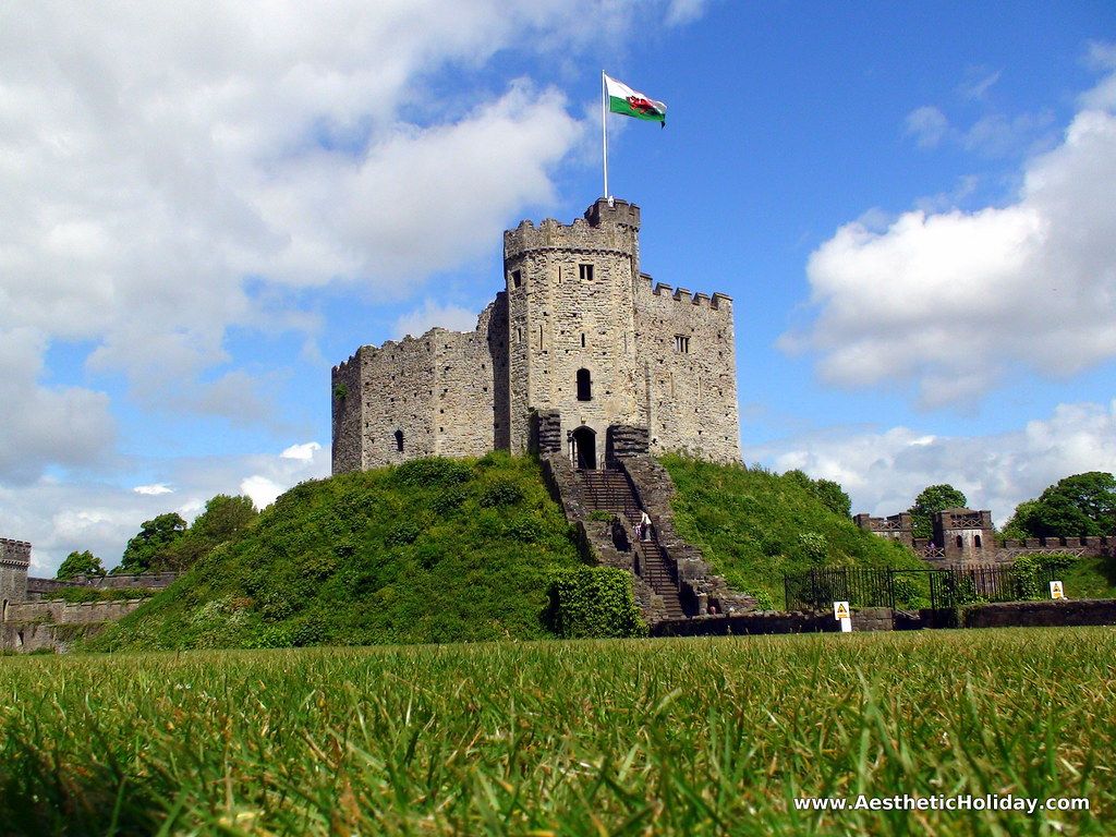 1024x768 Cardiff Castle. Cardiff Castle is one of Wales' leading her