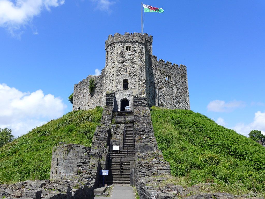 1024x768 Cardiff Castle. View of Castle Castle