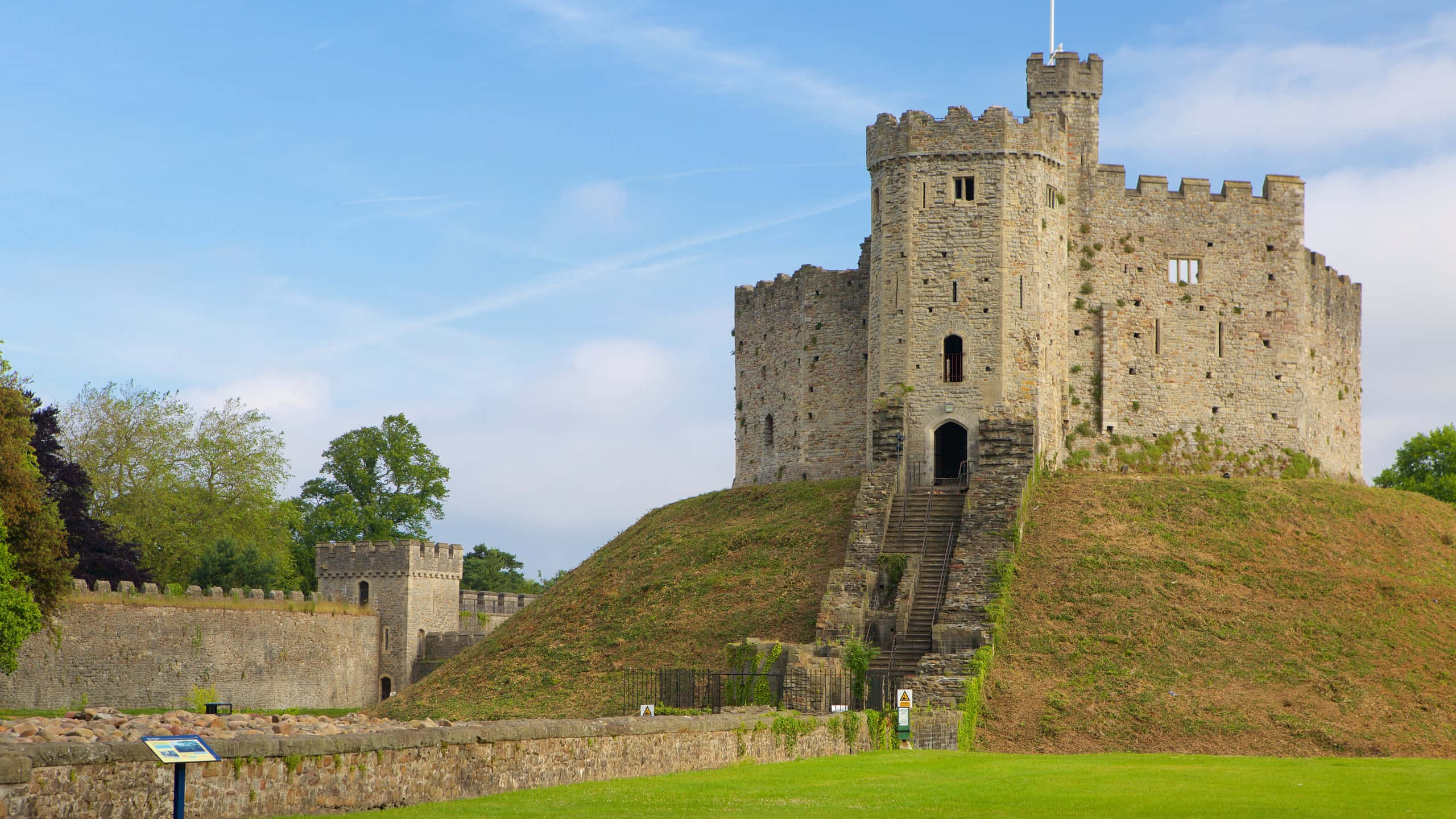 2560x1440 Download Breathtaking Exterior Of Cardiff Castle Wallpaper