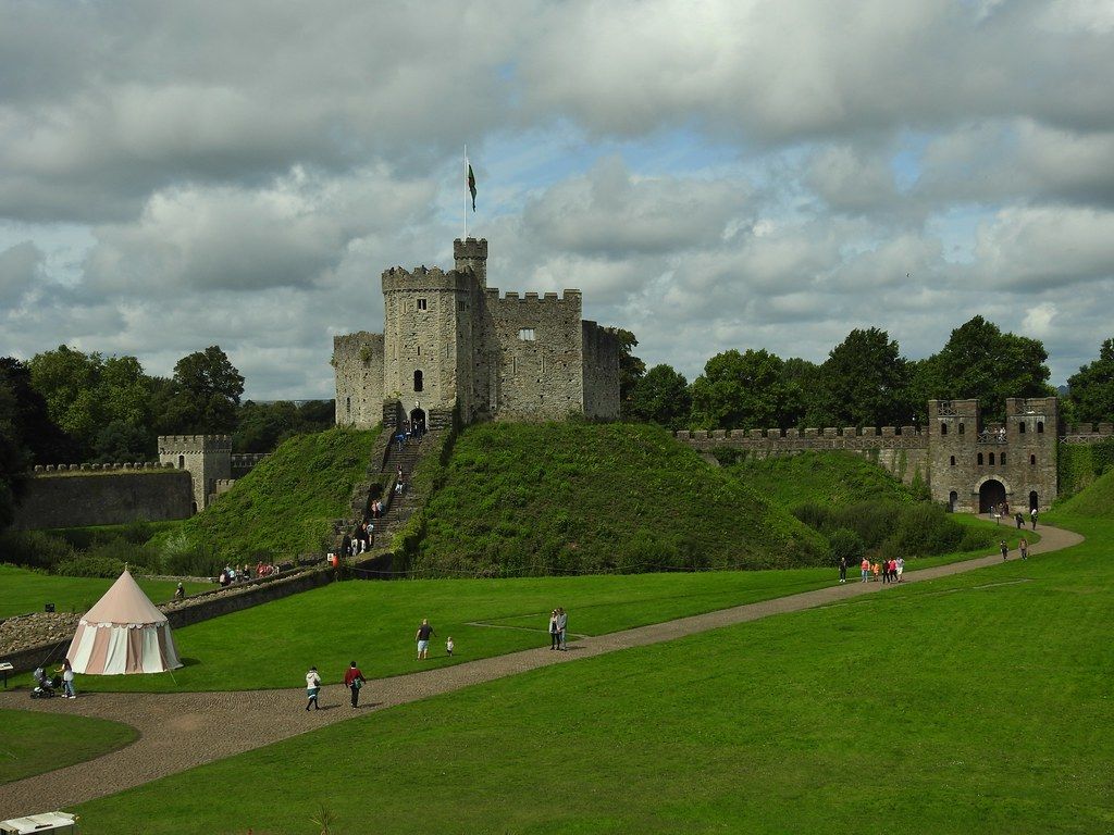 1024x768 The Norman Keep at Cardiff Castle in Wales, UK 20