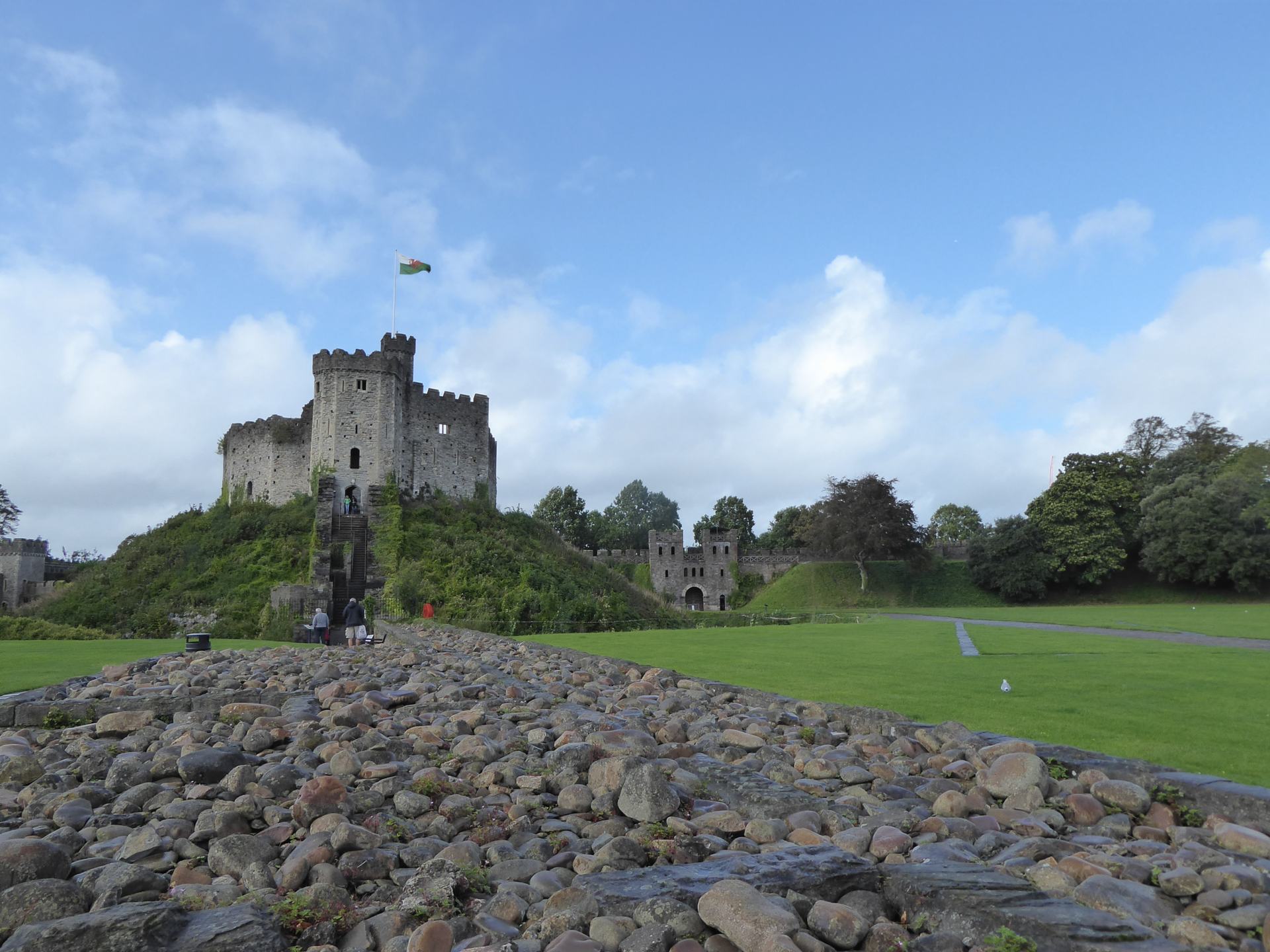 1920x1440 Cardiff Castle the Welsh Capital's Historic Castle