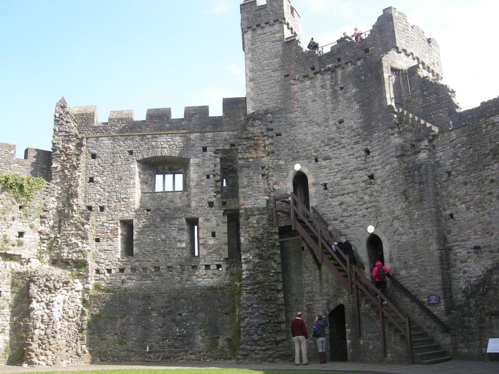 1024x768 Cardiff Castle