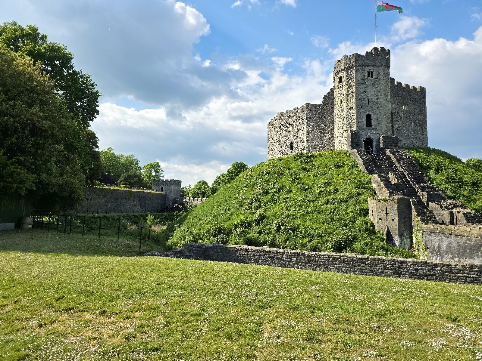 1600x1200 Cardiff Castle St, Cardiff